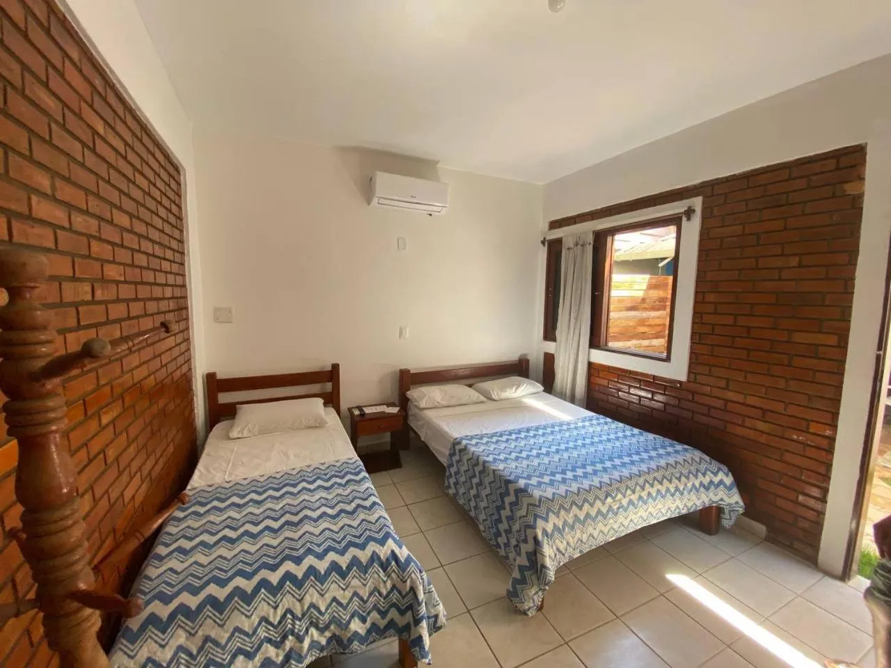 Photo of the whole room, Bed in Pousada Luz do Porto