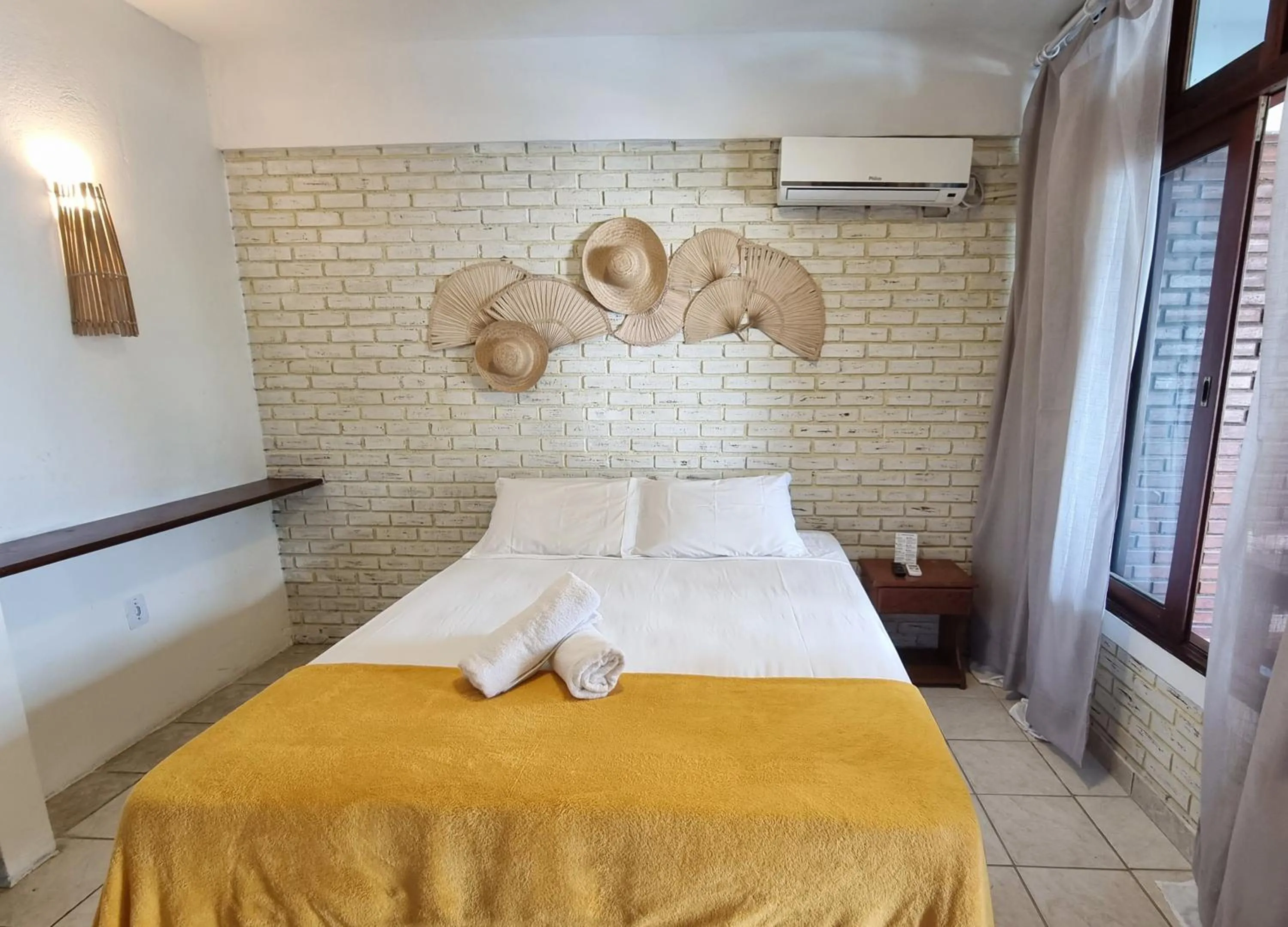 Photo of the whole room, Bed in Pousada Luz do Porto