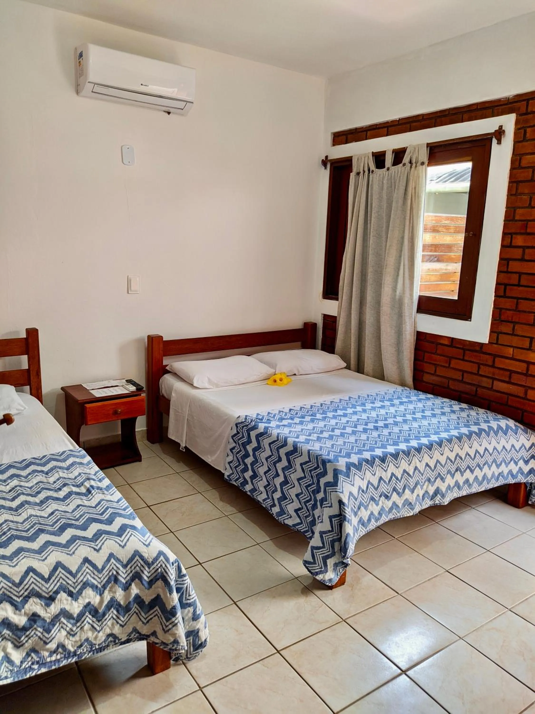 Photo of the whole room, Bed in Pousada Luz do Porto