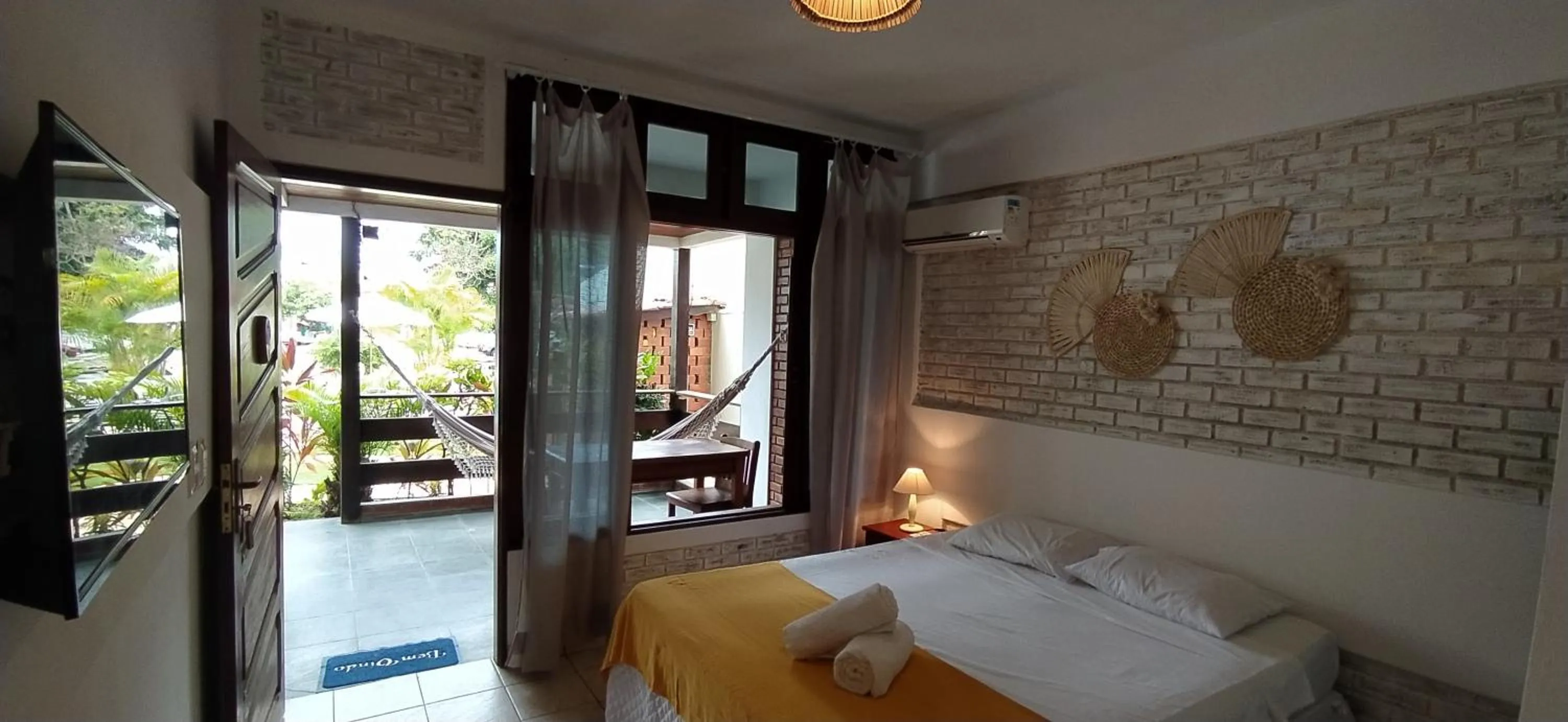 Photo of the whole room, Bed in Pousada Luz do Porto