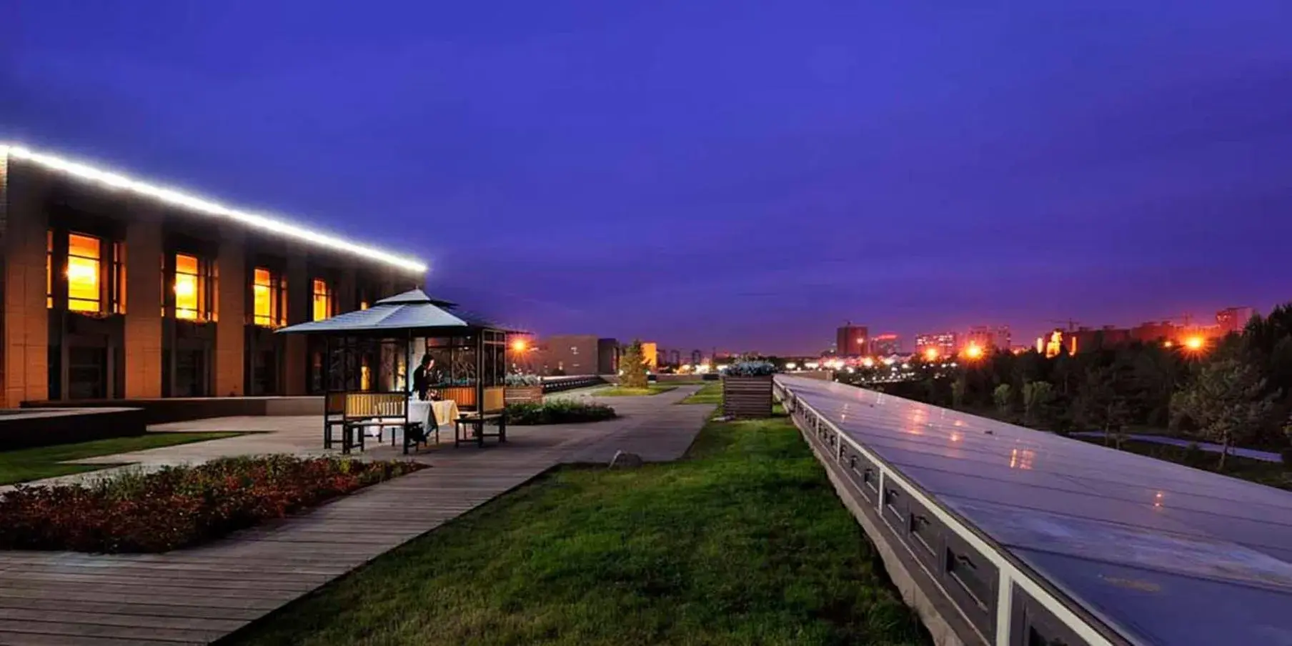 Property building in Crowne Plaza Ordos, an IHG Hotel Property building in Crowne Plaza Ordos, an IHG Hotel