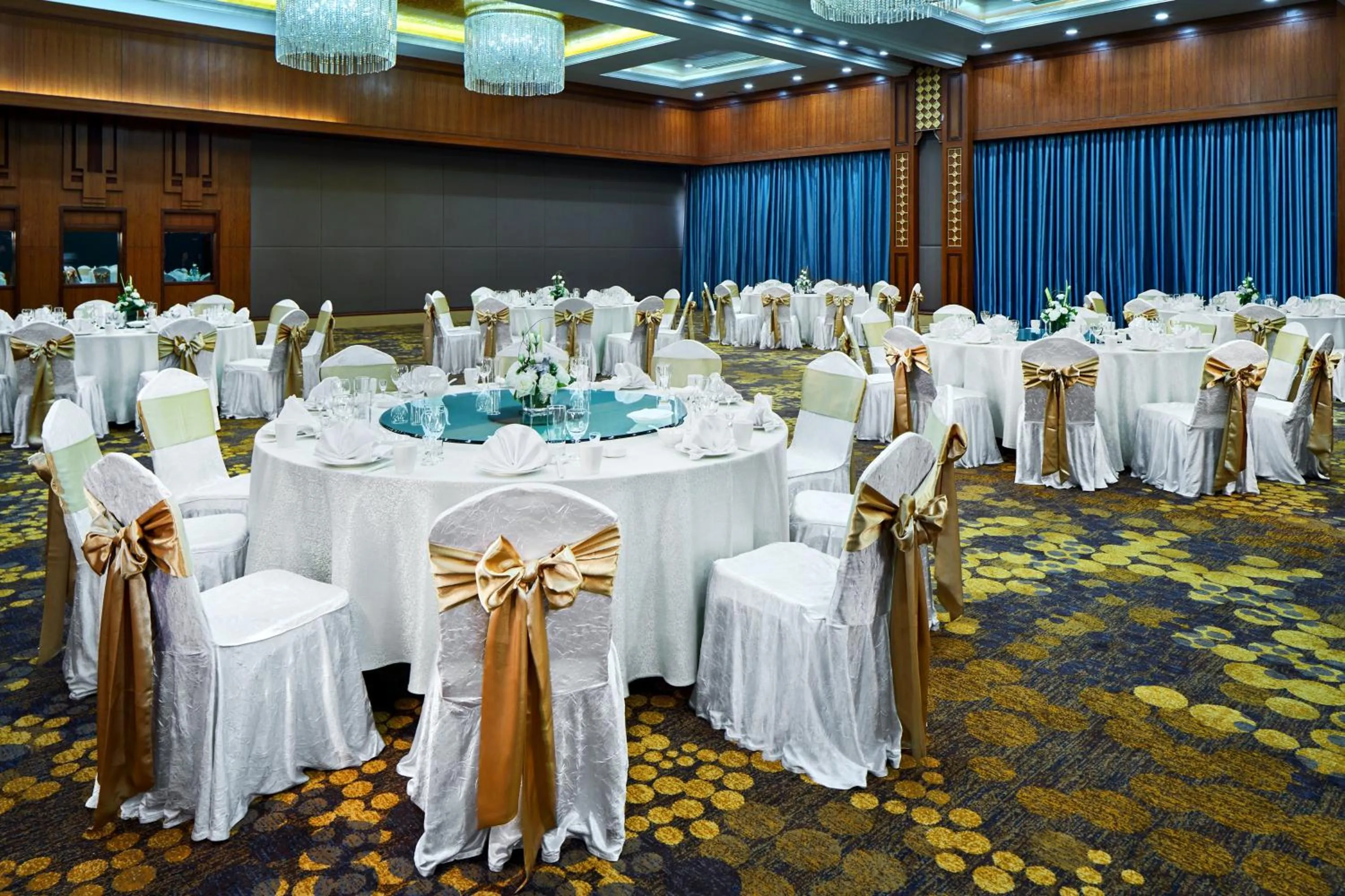 Meeting/conference room in Crowne Plaza Ordos, an IHG Hotel