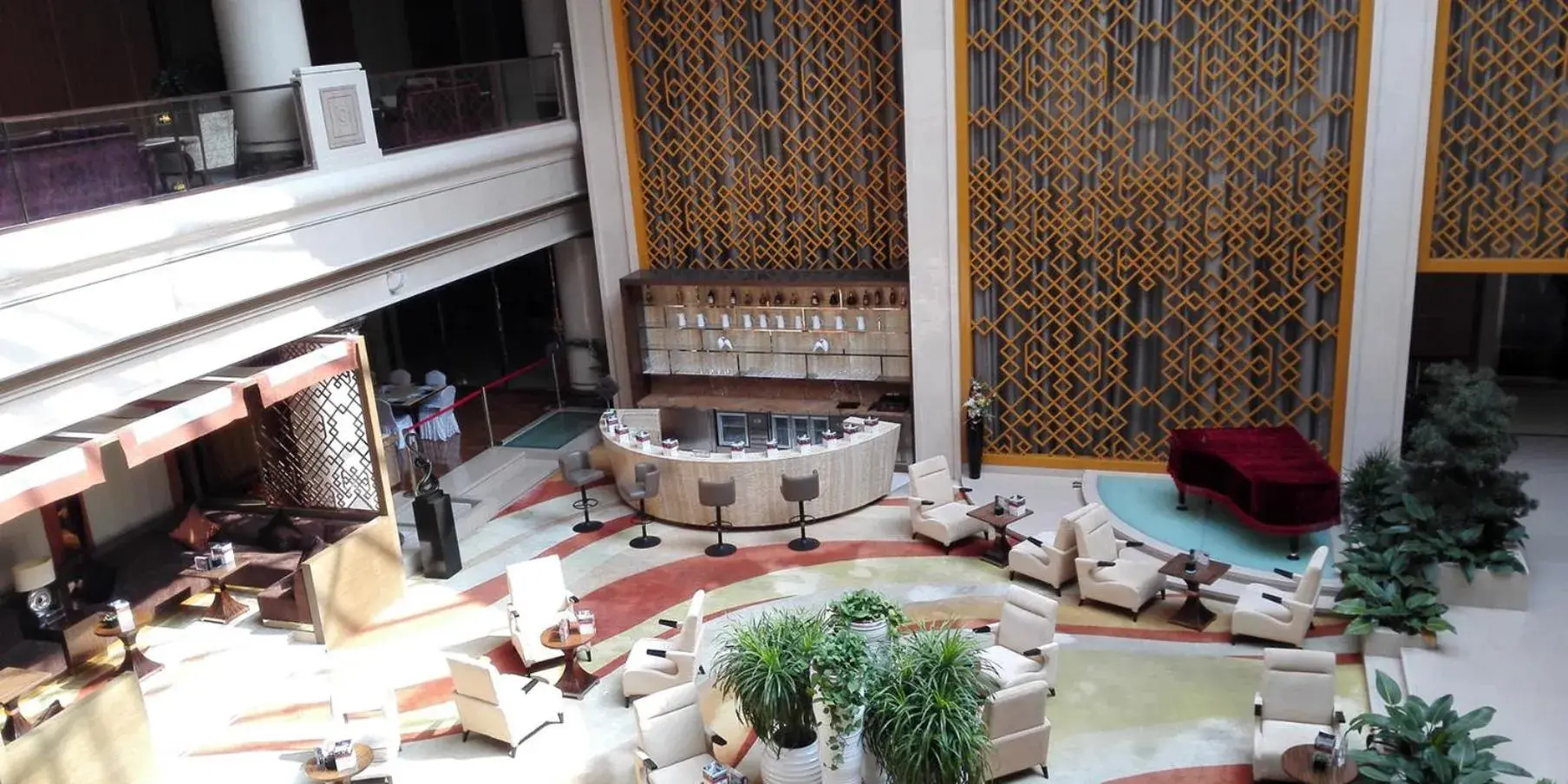 Lounge or bar in Crowne Plaza Ordos, an IHG Hotel Lounge or bar in Crowne Plaza Ordos, an IHG Hotel