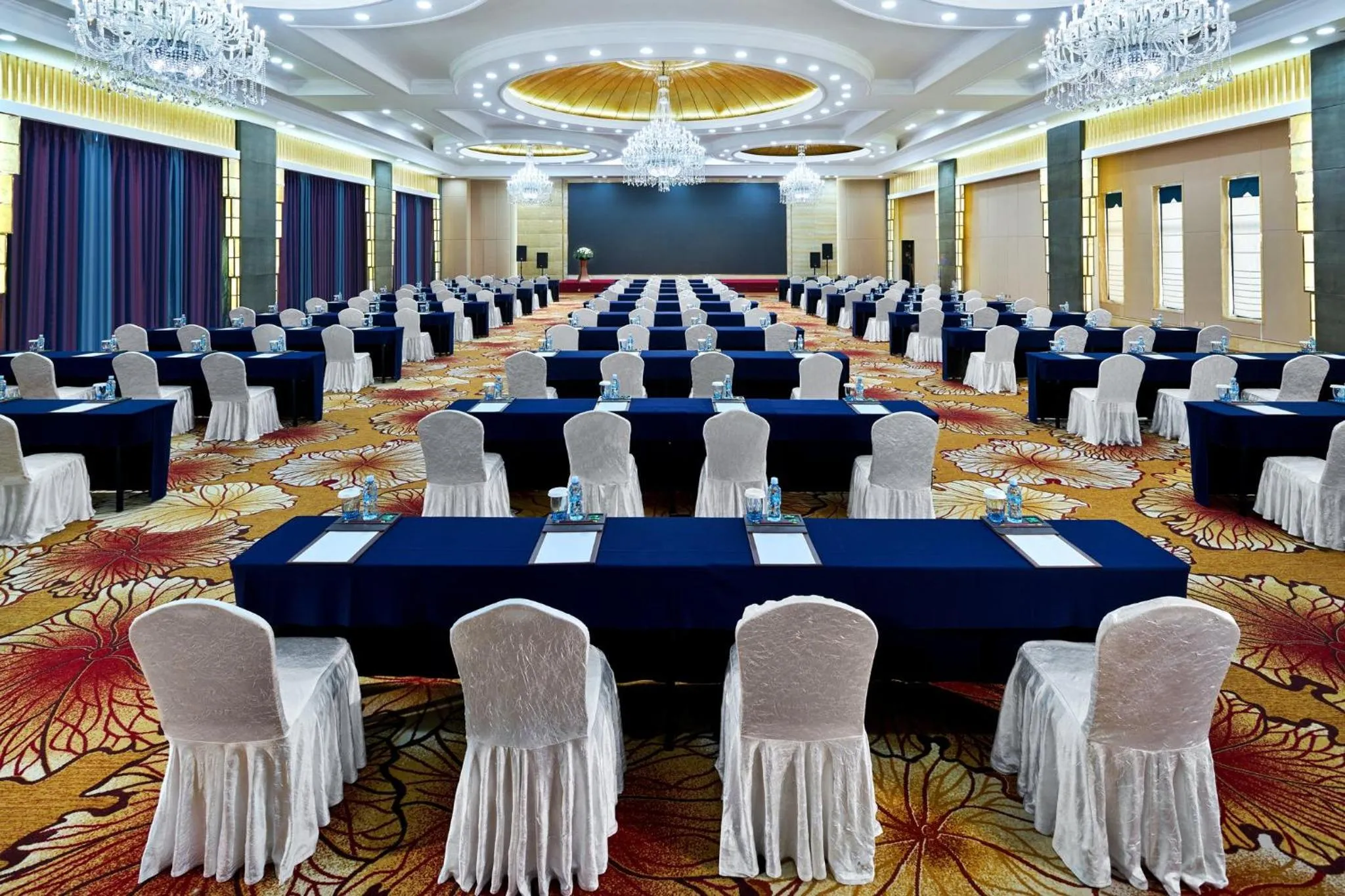 Meeting/conference room in Crowne Plaza Ordos, an IHG Hotel