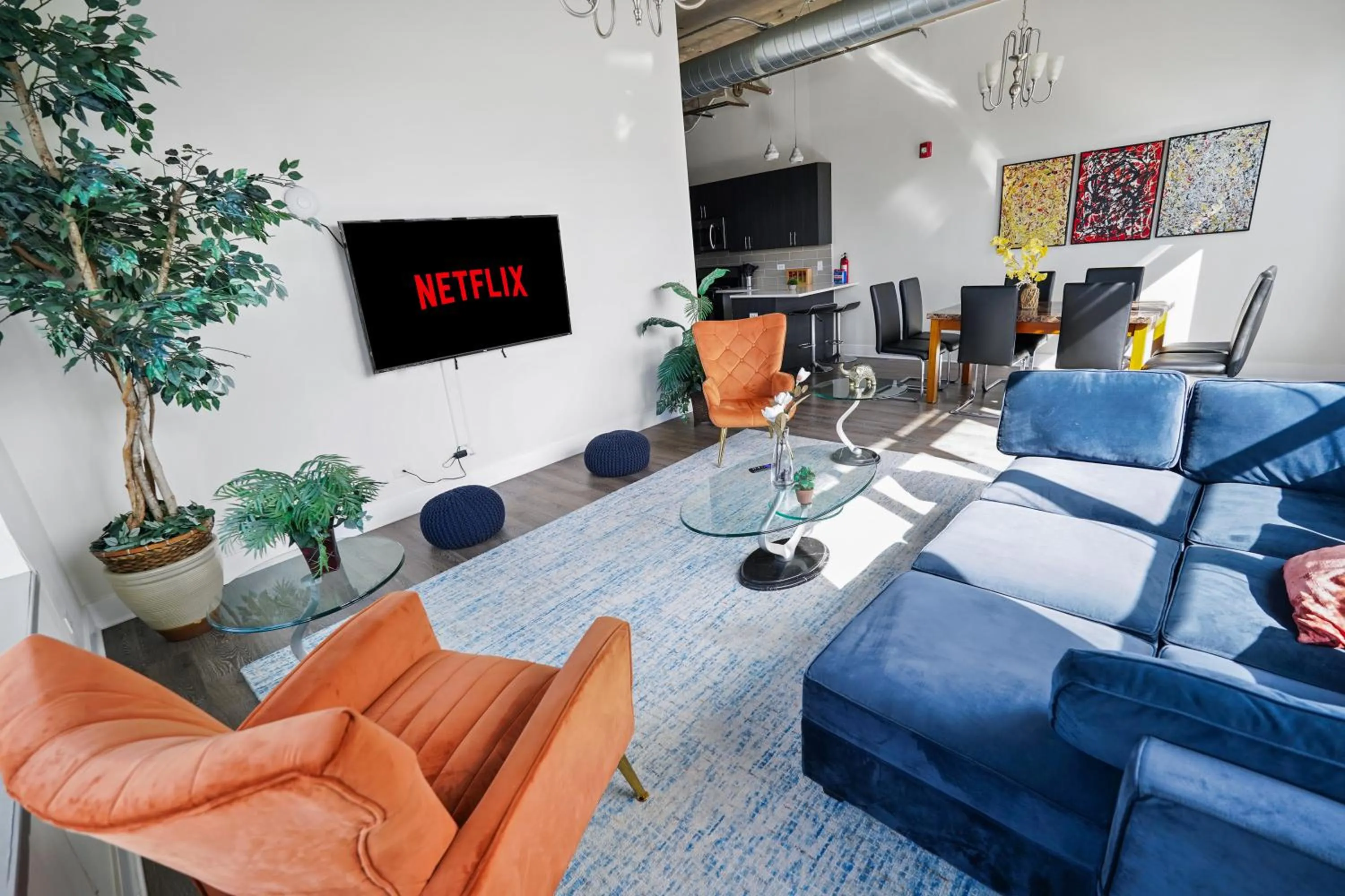 McCormick Place Luxurious and Spacious 3BR in Downtown Chicago with Optional Parking Sleeps 10 guests