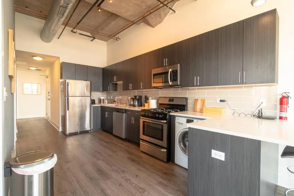 McCormick Place Luxurious and Spacious 3BR in Downtown Chicago with Optional Parking Sleeps 10 guests