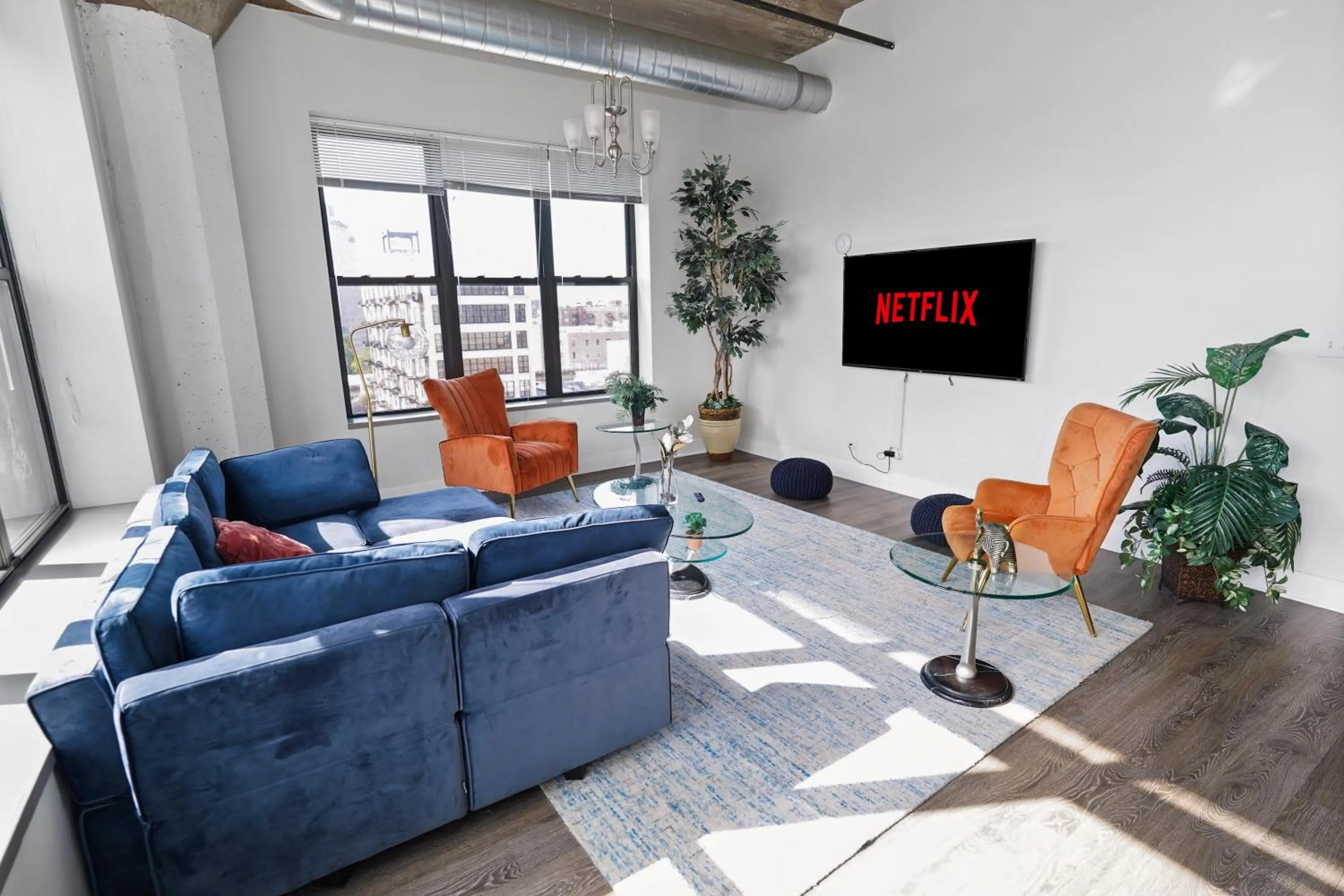 McCormick Place Luxurious and Spacious 3BR in Downtown Chicago with Optional Parking Sleeps 10 guests