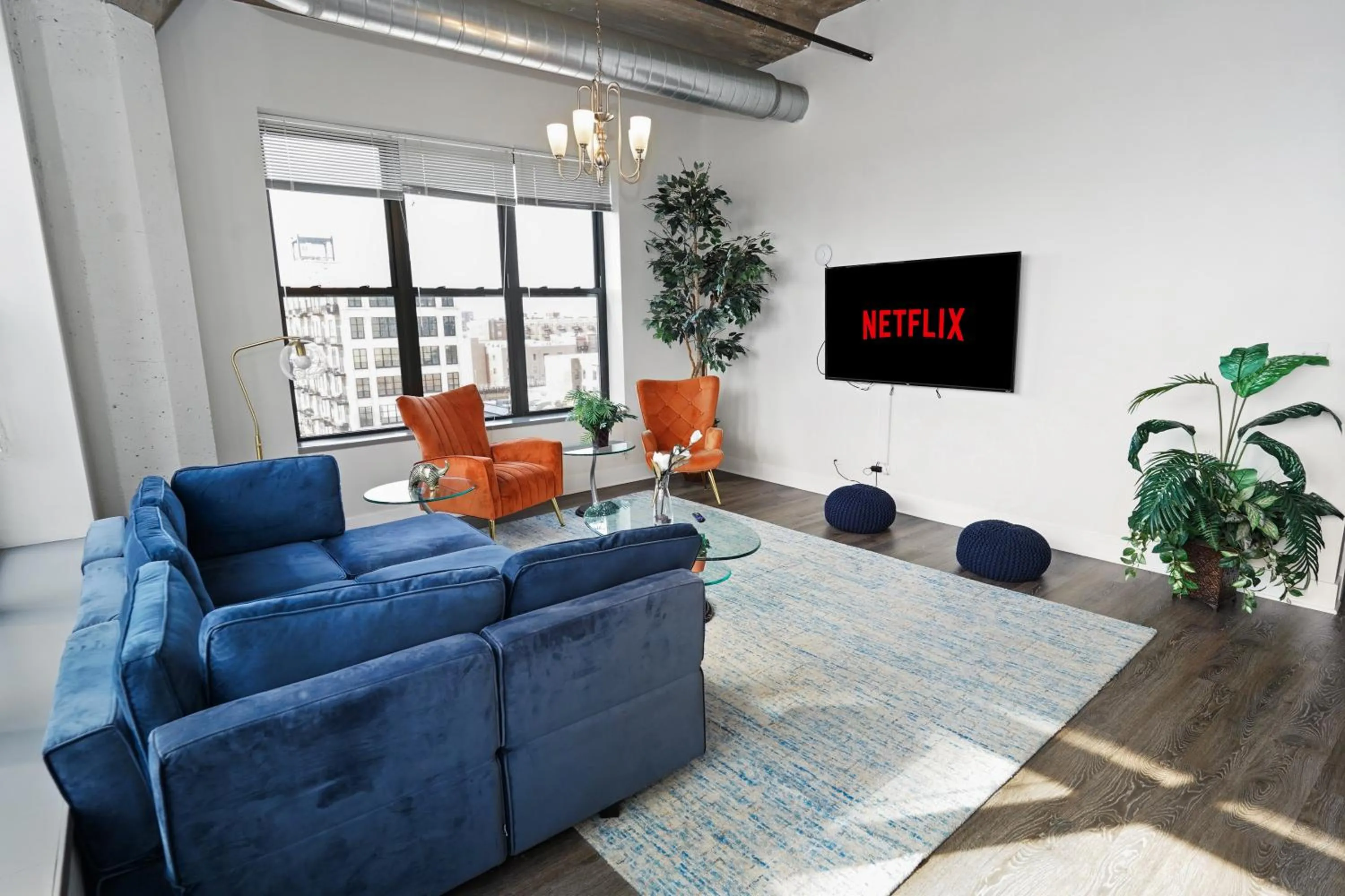 McCormick Place Luxurious and Spacious 3BR in Downtown Chicago with Optional Parking Sleeps 10 guests