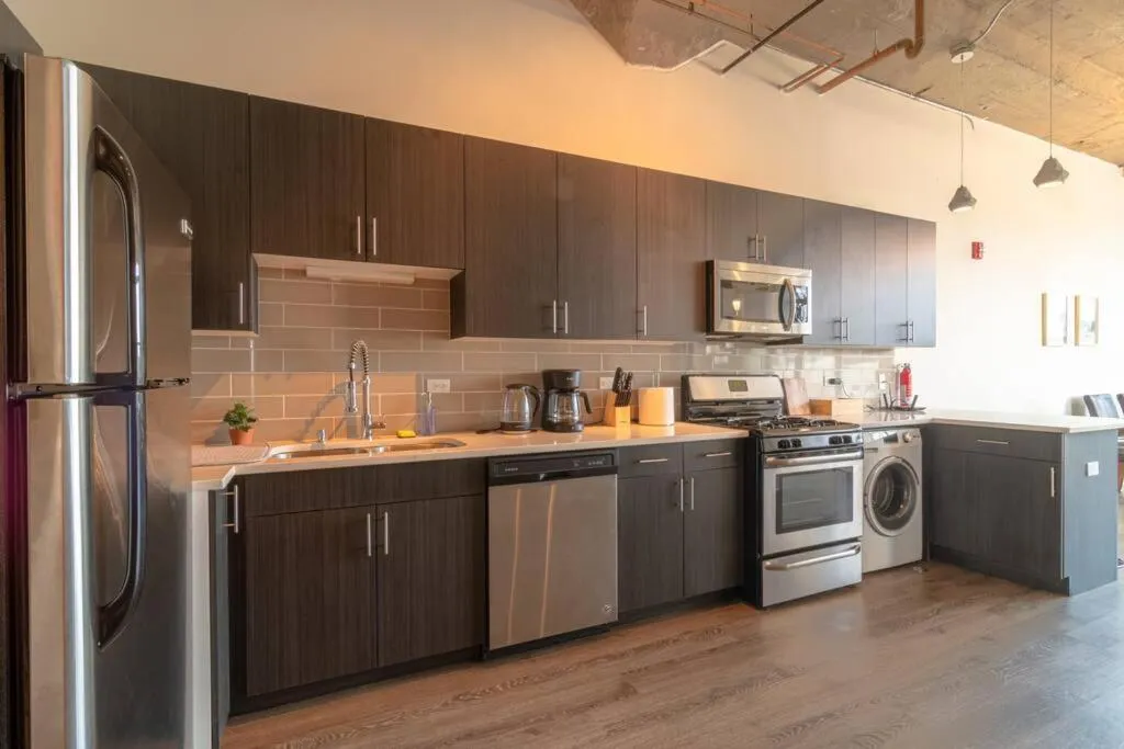 McCormick Place Luxurious and Spacious 3BR in Downtown Chicago with Optional Parking Sleeps 10 guests