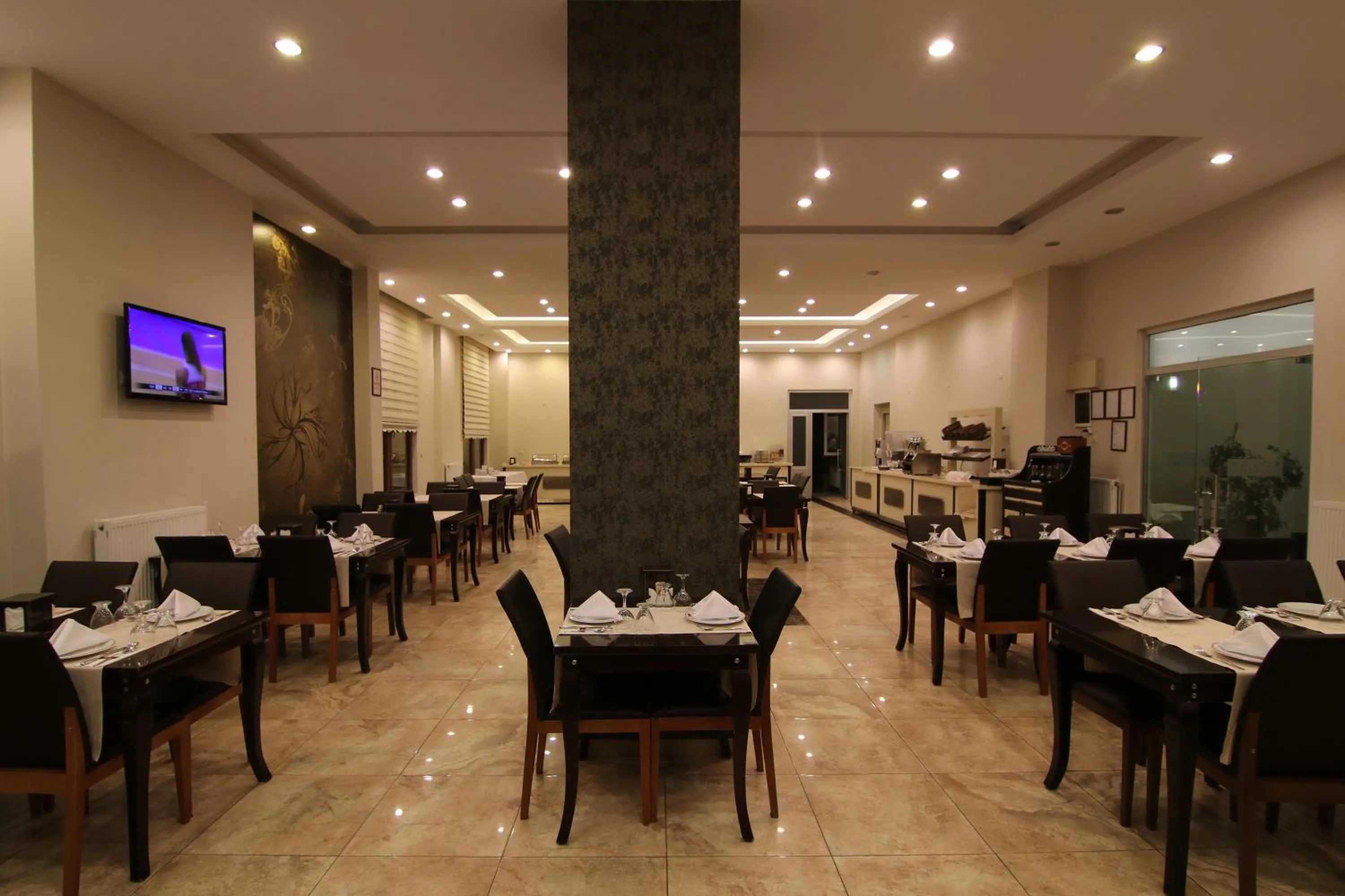 Restaurant/places to eat in Royal Bilgic Hotel