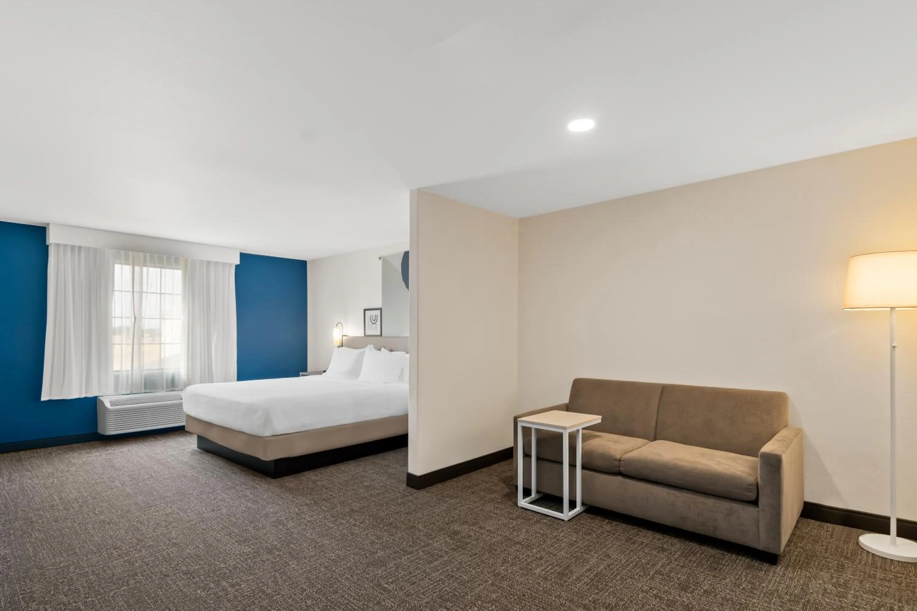 Bedroom, Bed in Spark by Hilton Wichita Falls