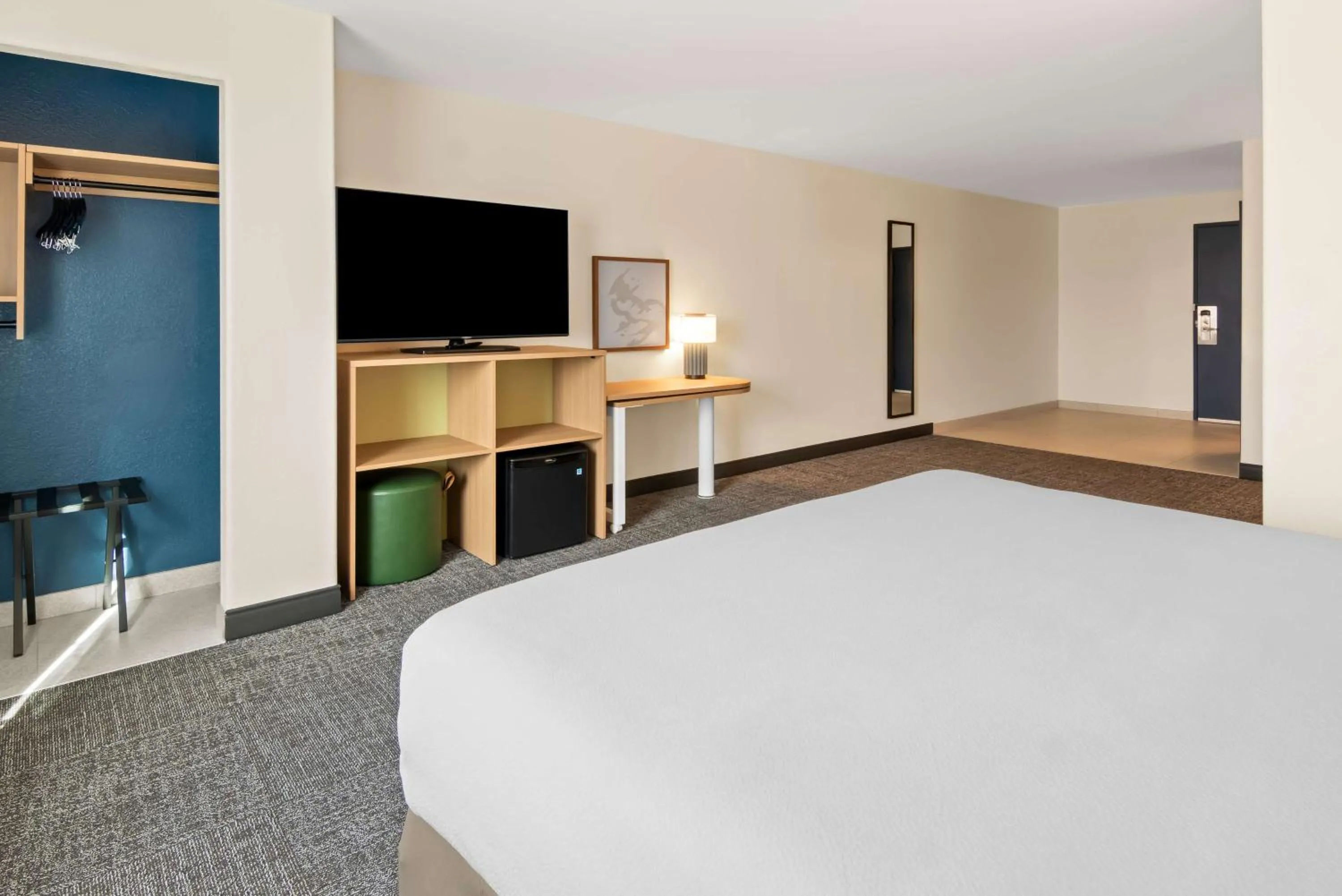 Bedroom, Bed in Spark by Hilton Wichita Falls