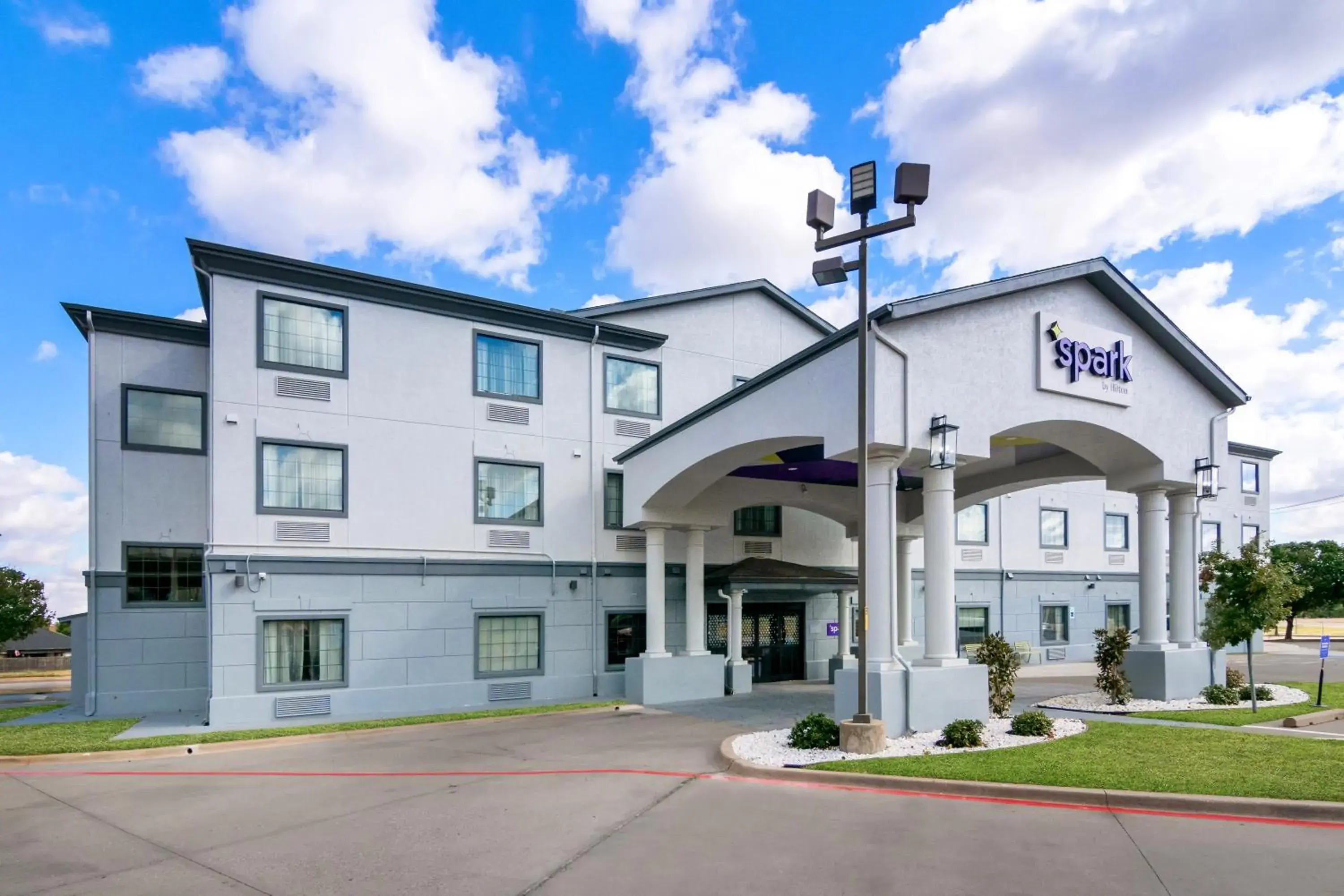 Property building in Spark by Hilton Wichita Falls Property building in Spark by Hilton Wichita Falls