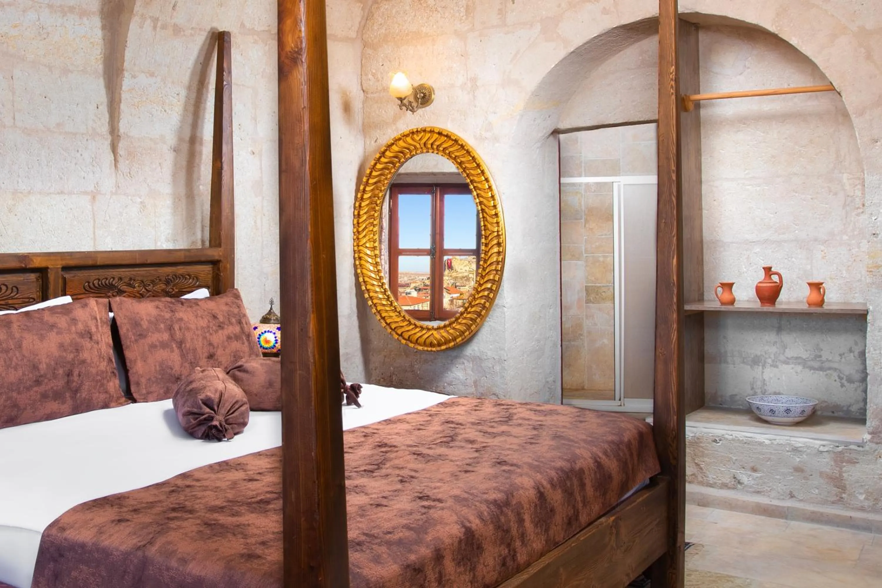 Photo of the whole room, Bed in Romantic Cave Hotel