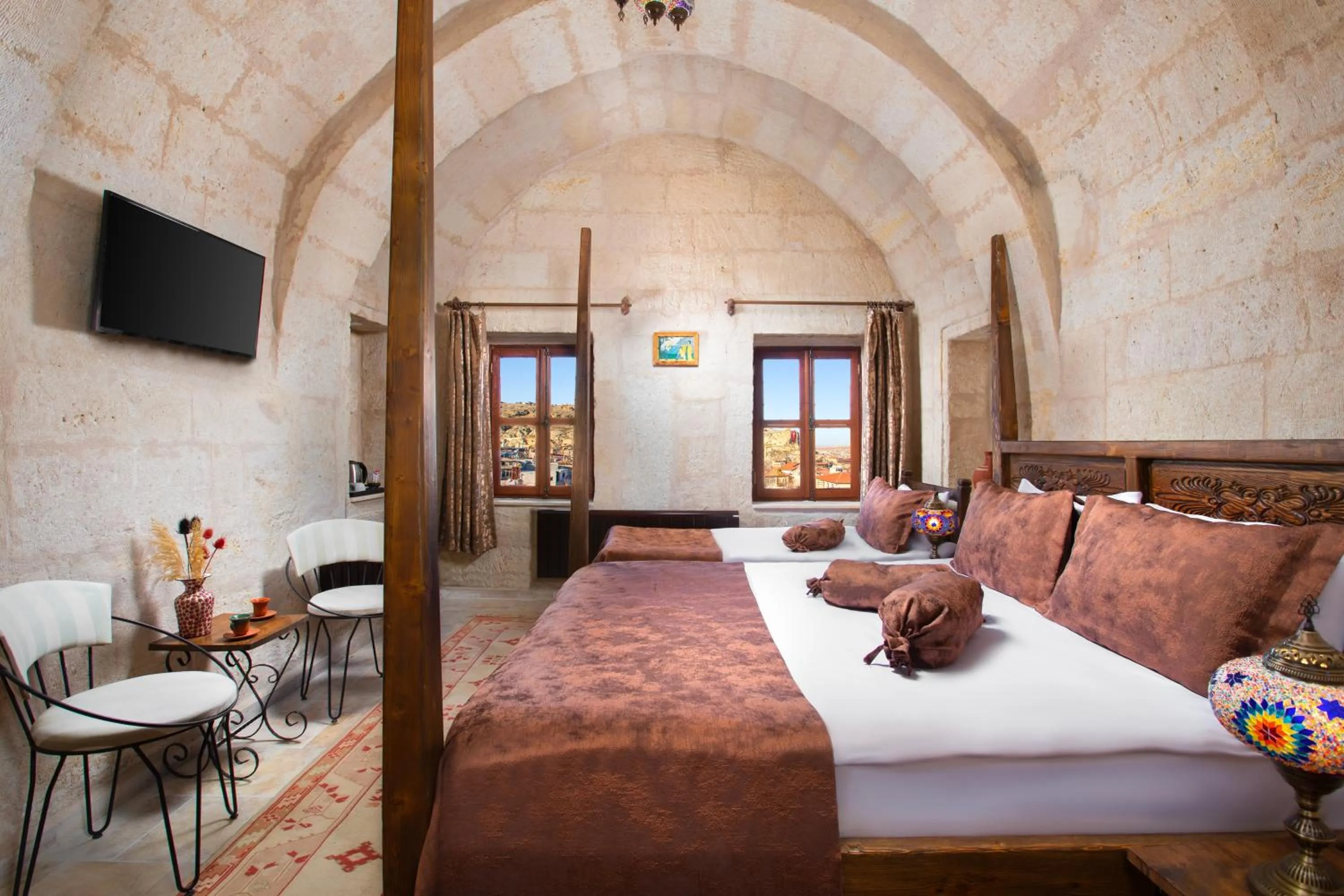 Photo of the whole room, Bed in Romantic Cave Hotel