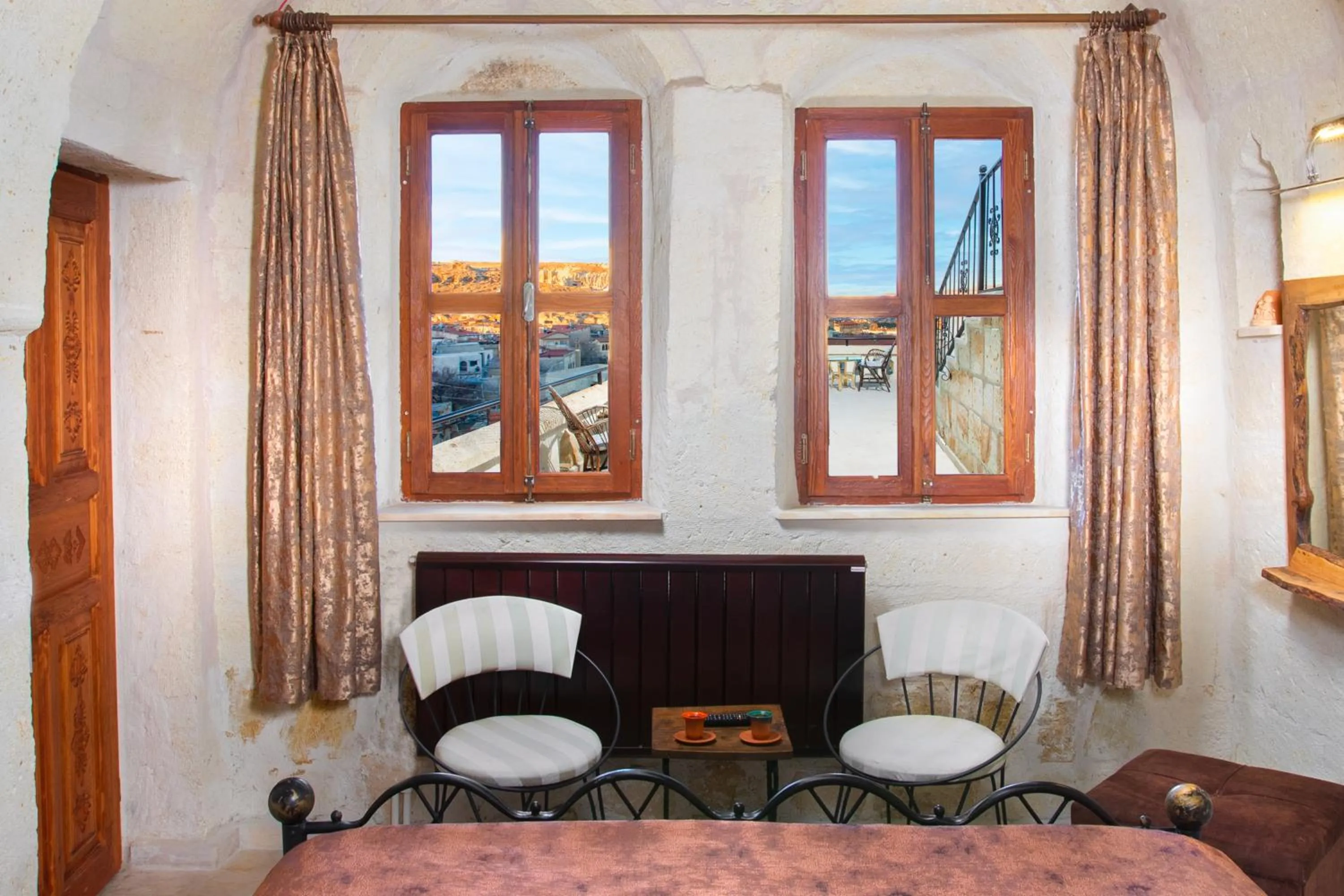 Seating area, Bed in Romantic Cave Hotel