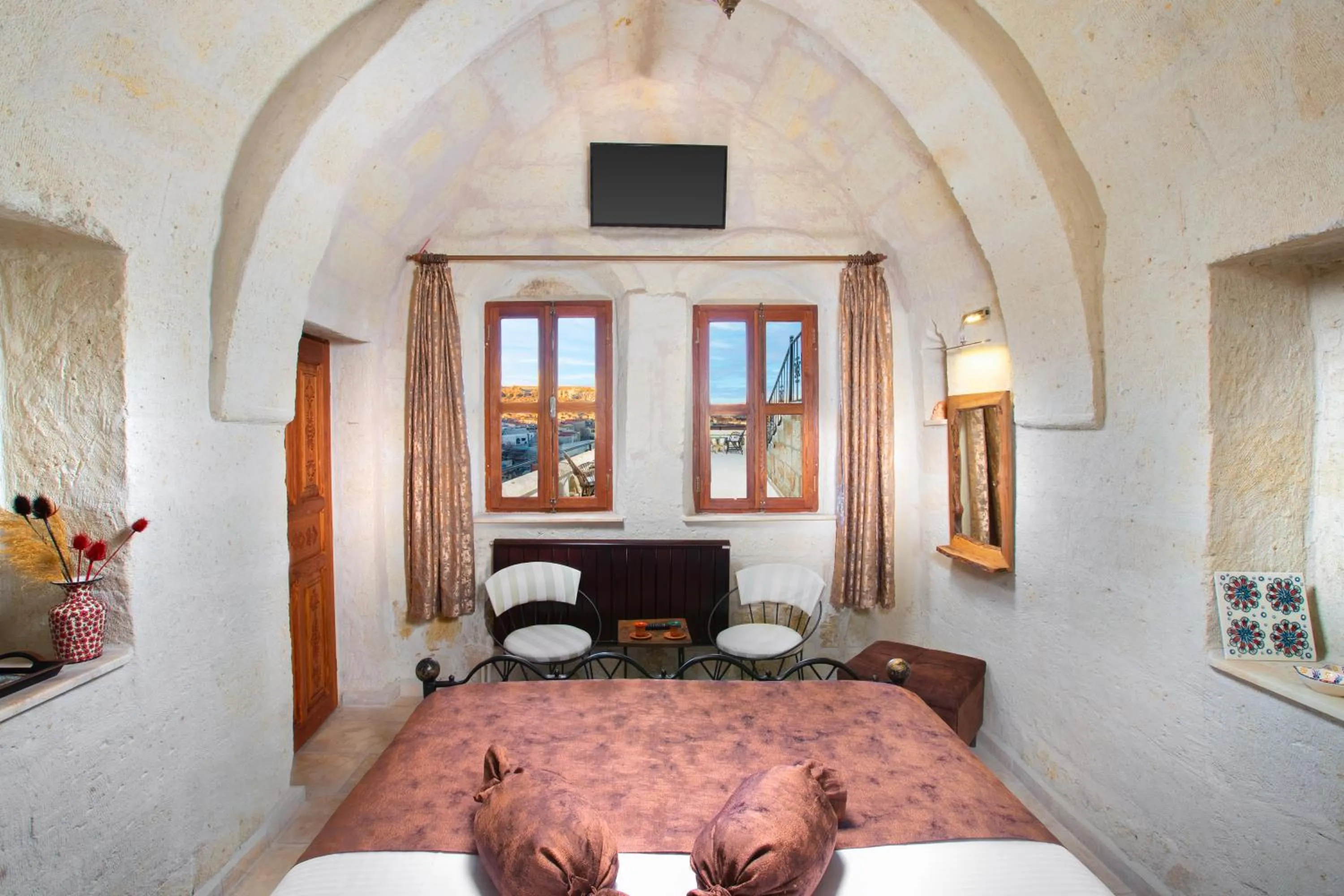 TV and multimedia, Bed in Romantic Cave Hotel