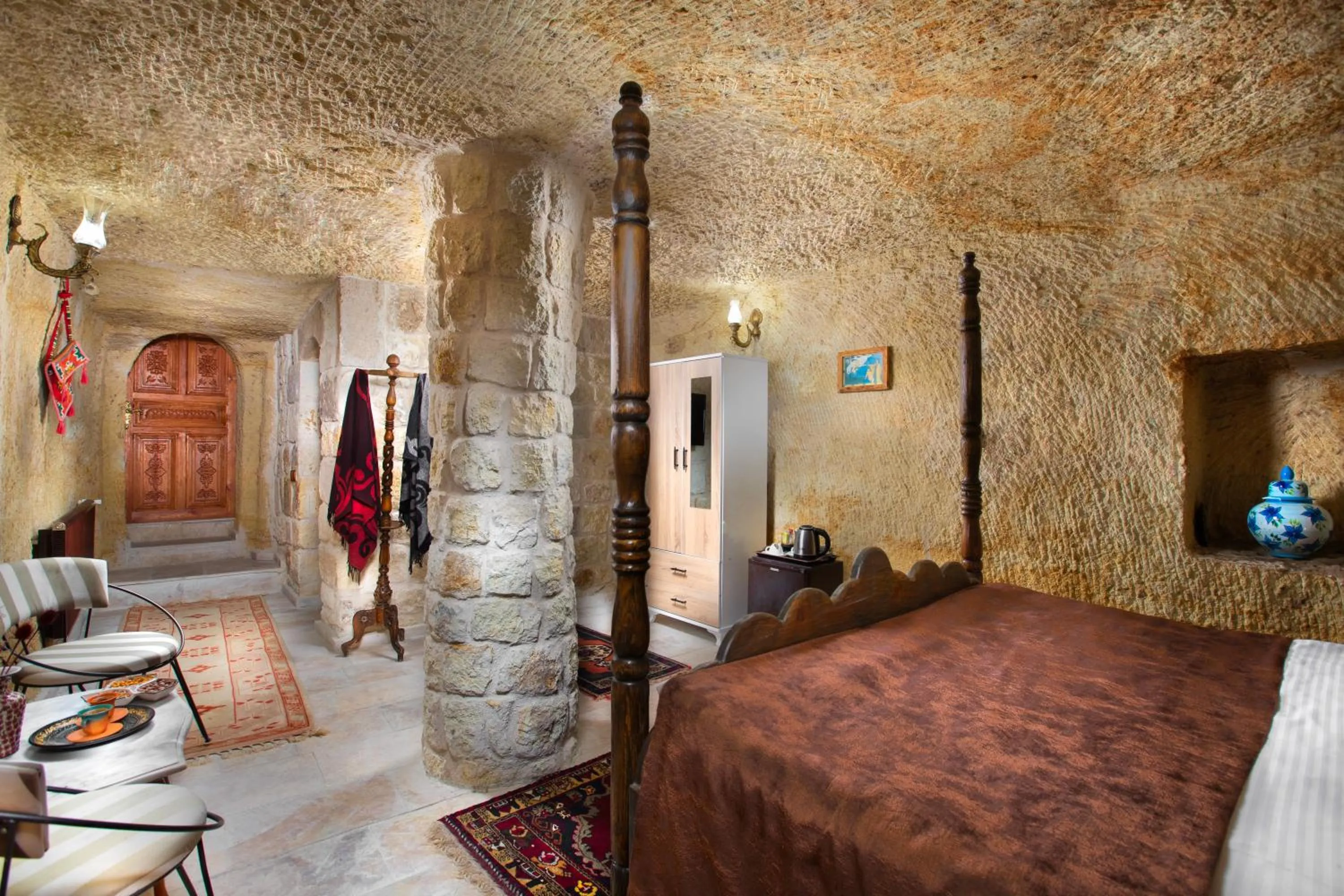 Photo of the whole room, Bed in Romantic Cave Hotel