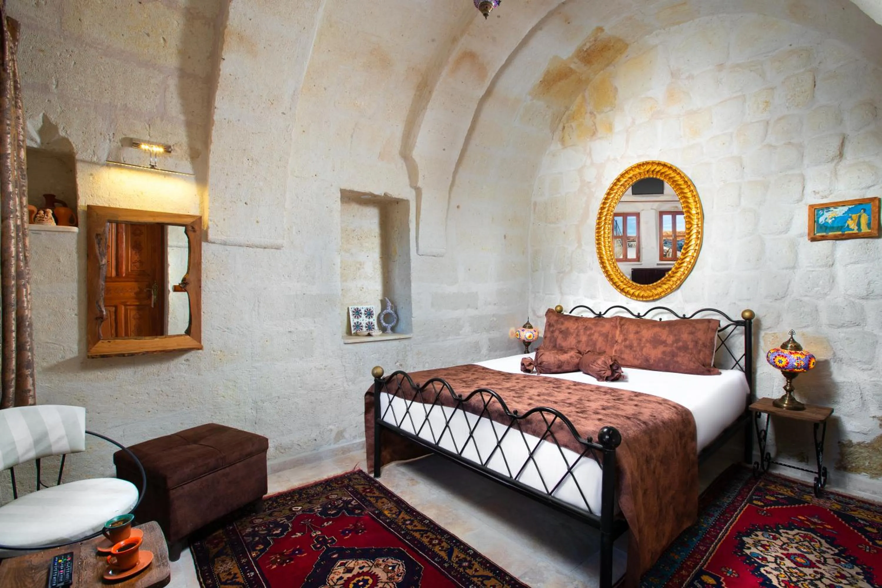 Photo of the whole room, Bed in Romantic Cave Hotel