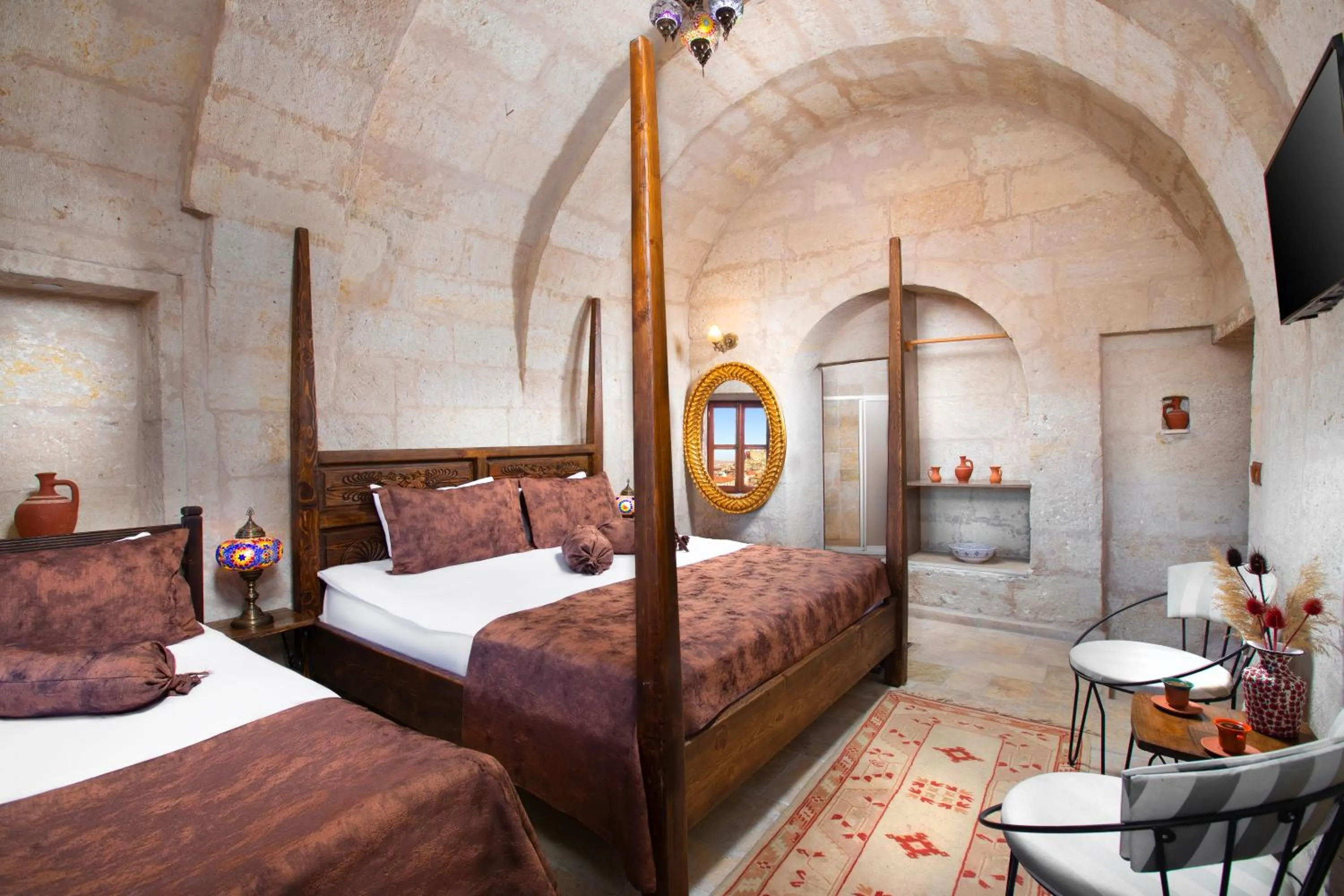 Photo of the whole room, Bed in Romantic Cave Hotel