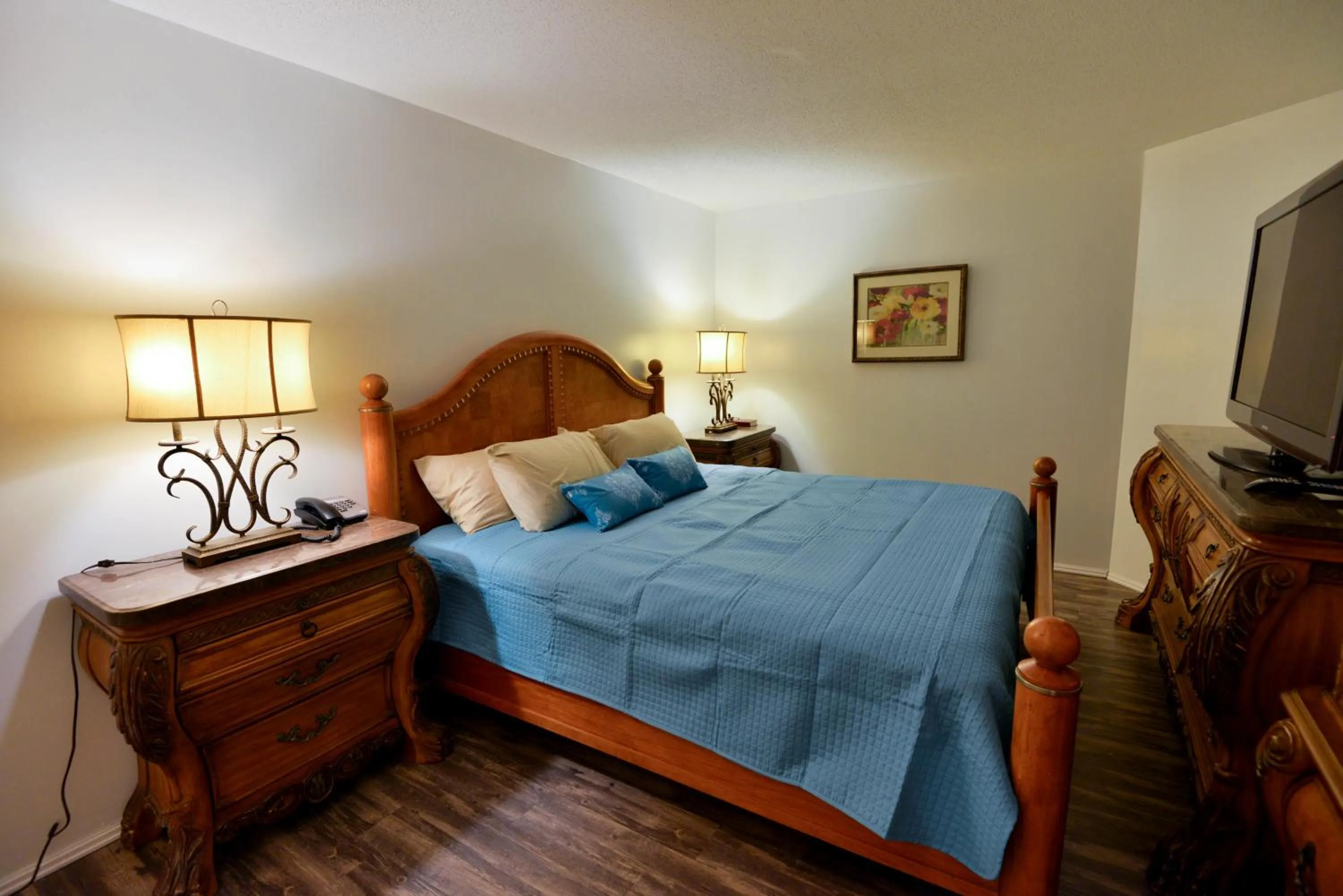 Deluxe Ocean front One Bedroom suite in Sandy Beach Resort