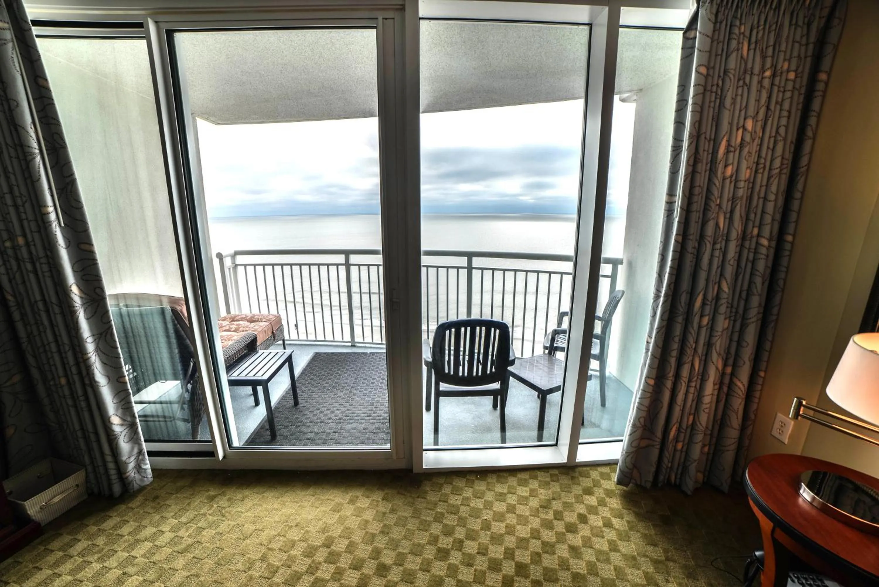 Deluxe Ocean front One Bedroom suite in Sandy Beach Resort