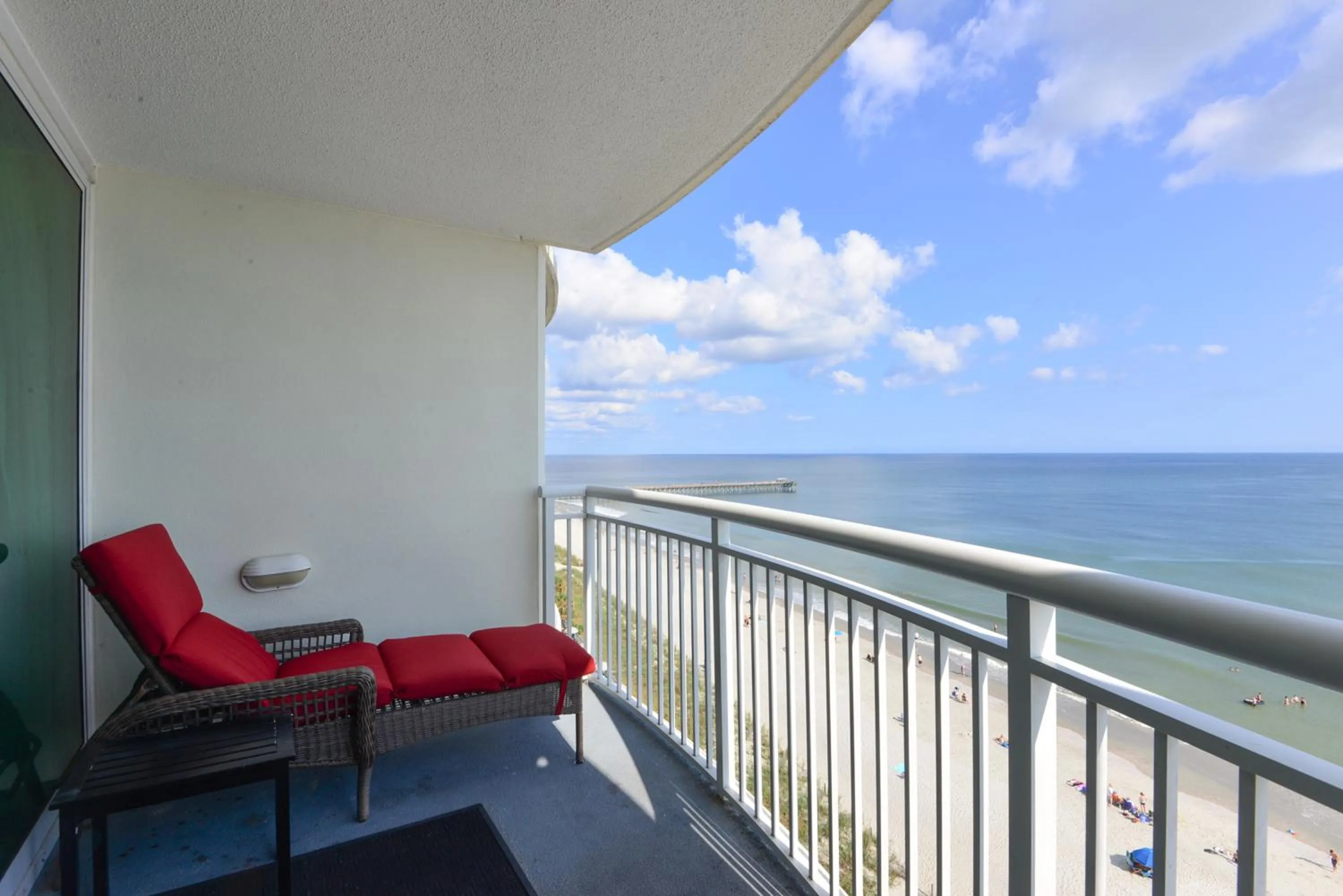 Deluxe Ocean front One Bedroom suite in Sandy Beach Resort