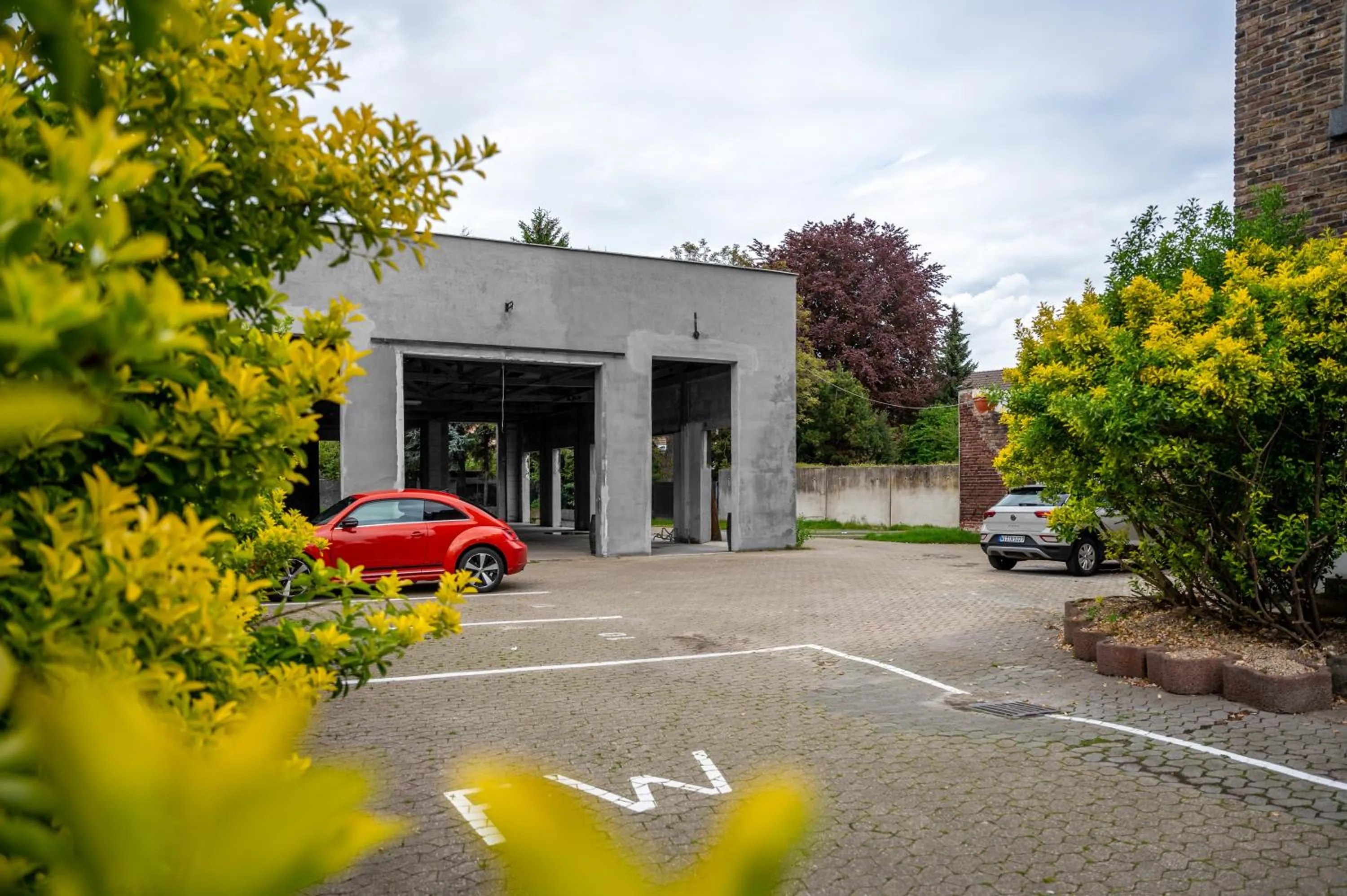 Property building in Vintage Hotel Köln Pulheim - Kostenlose Parkplätze