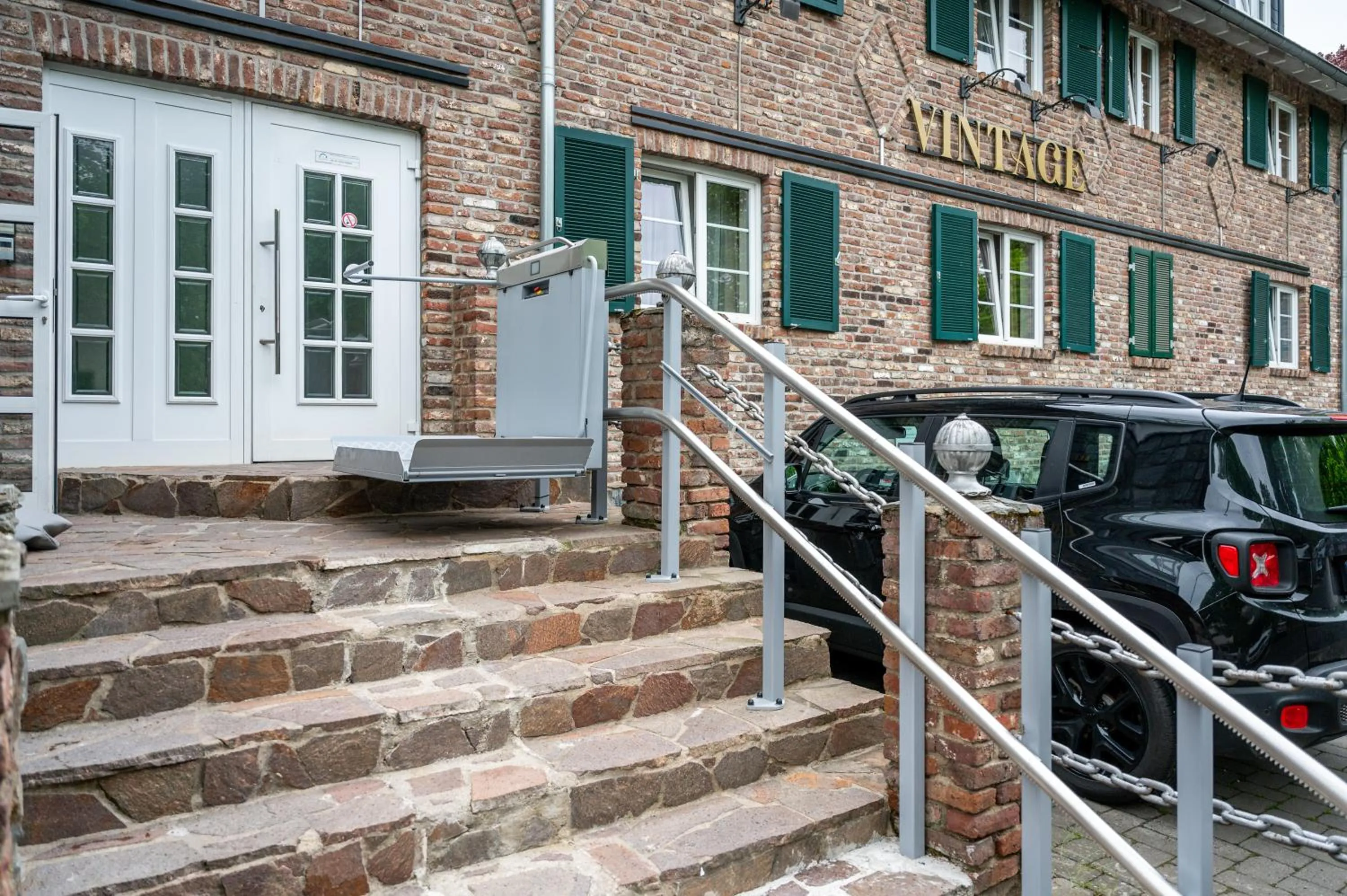 Property building in Vintage Hotel Köln Pulheim - Kostenlose Parkplätze