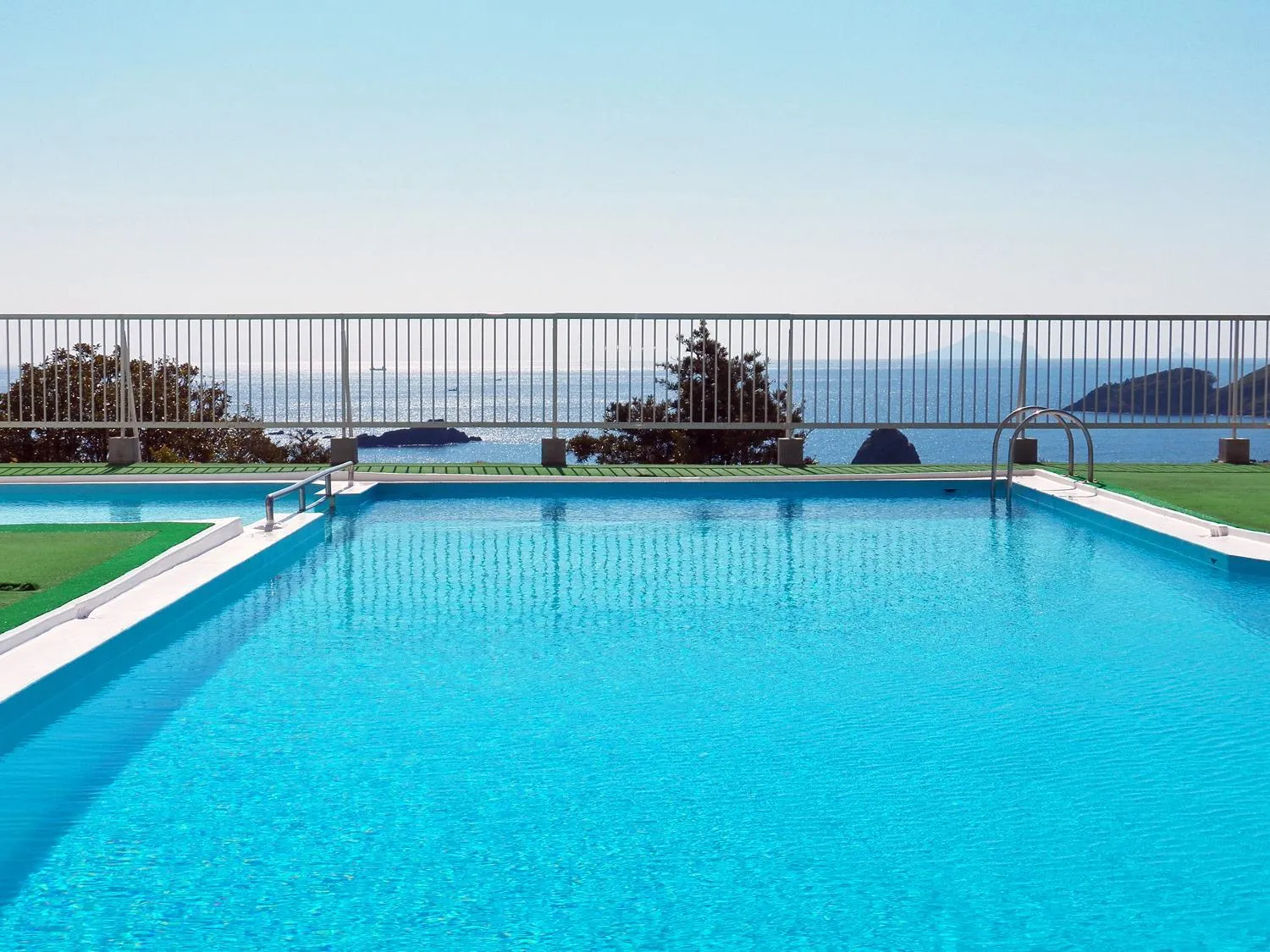 Swimming pool in Shimoda View Hotel