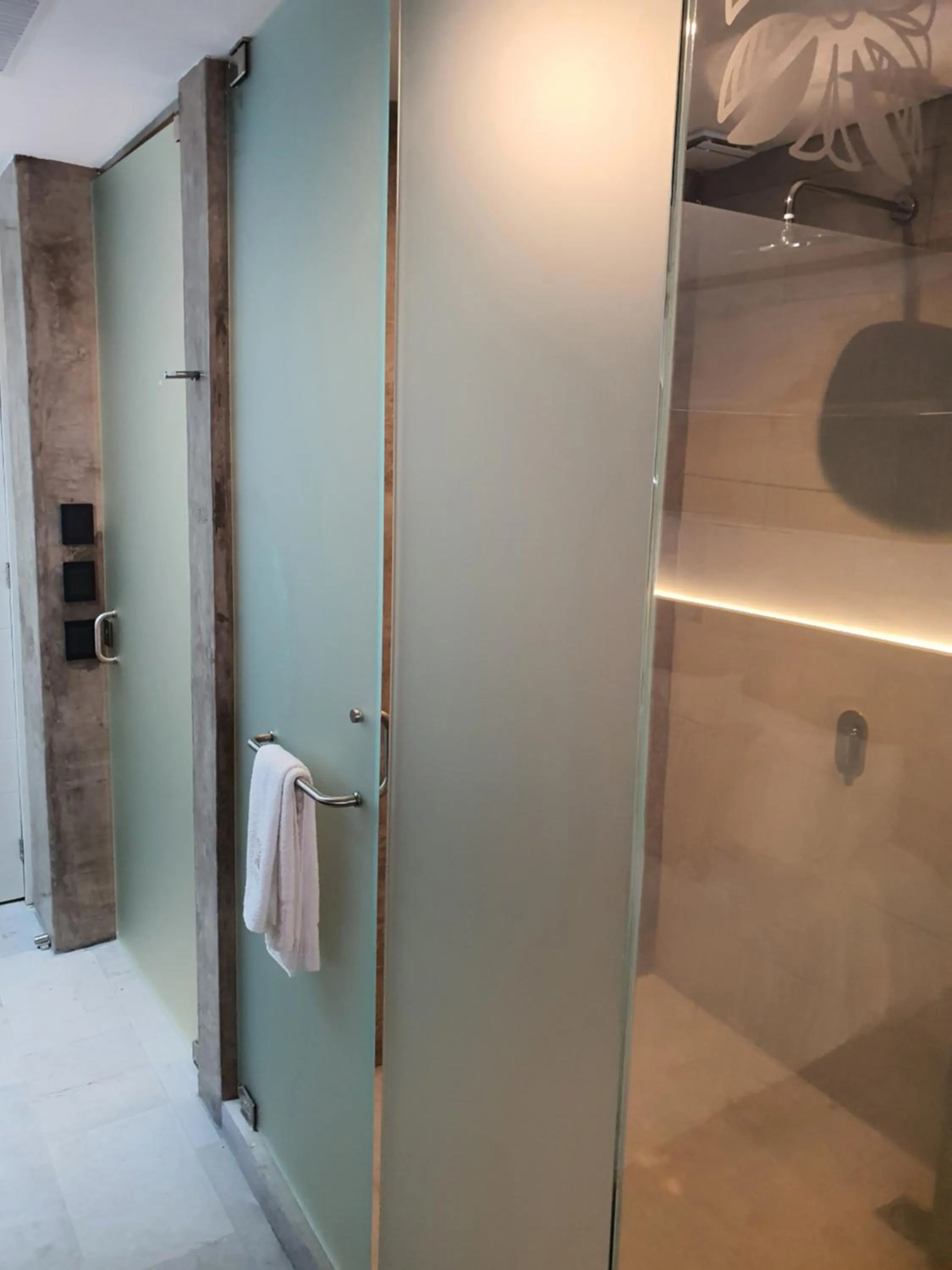 Shower in Ximena Hotel Boutique