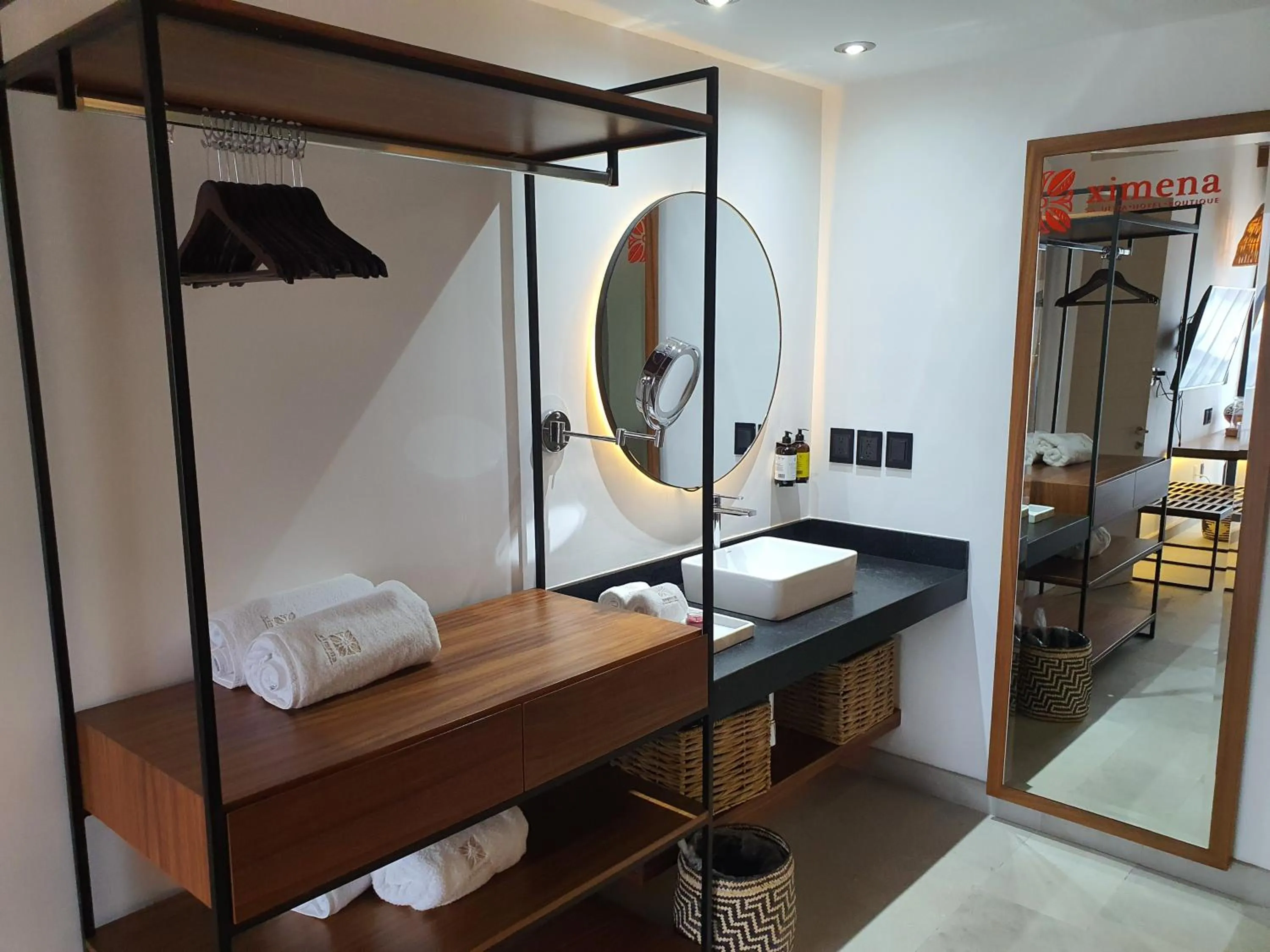 wardrobe, Bed in Ximena Hotel Boutique