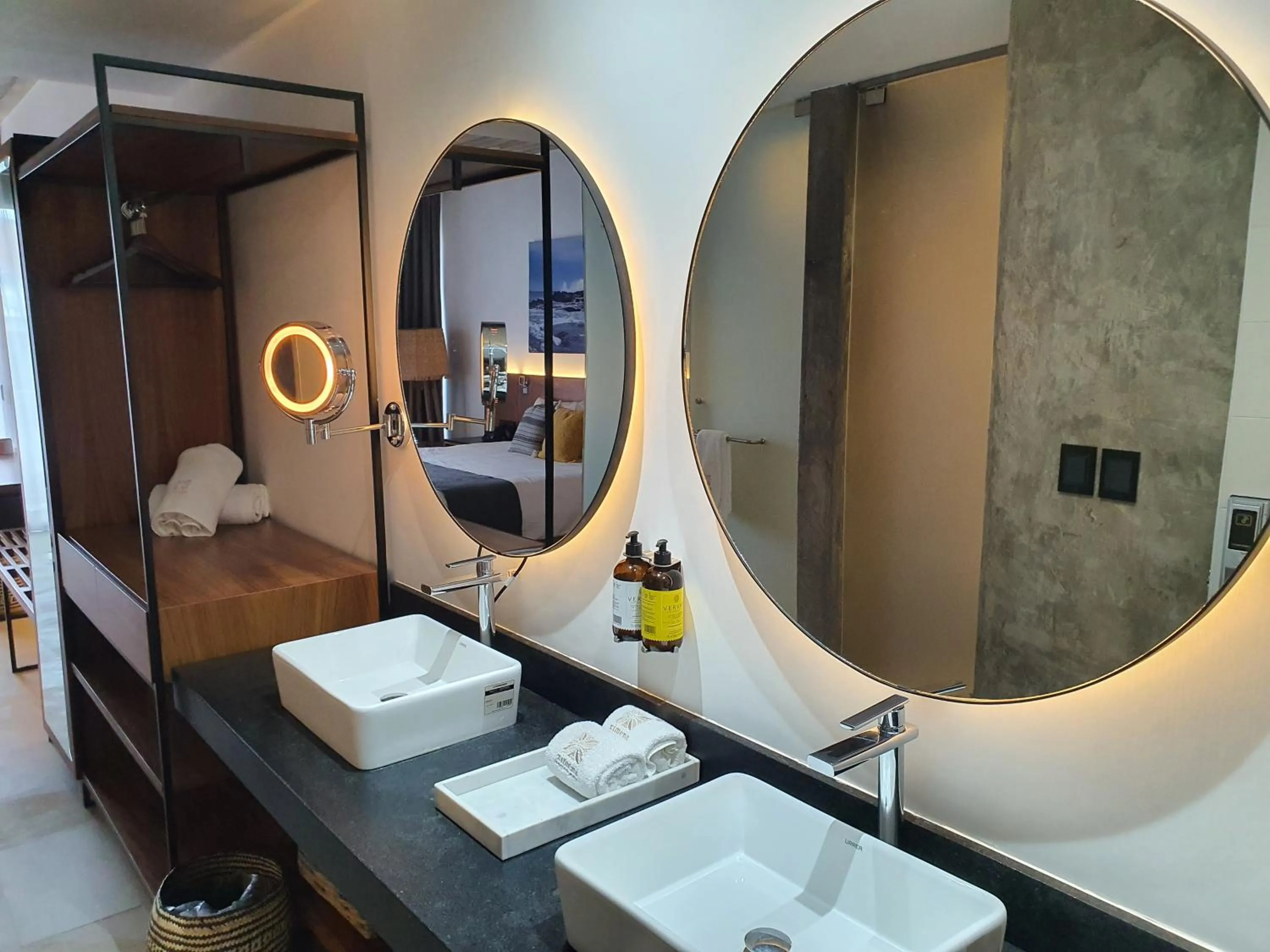 Bathroom, Bed in Ximena Hotel Boutique