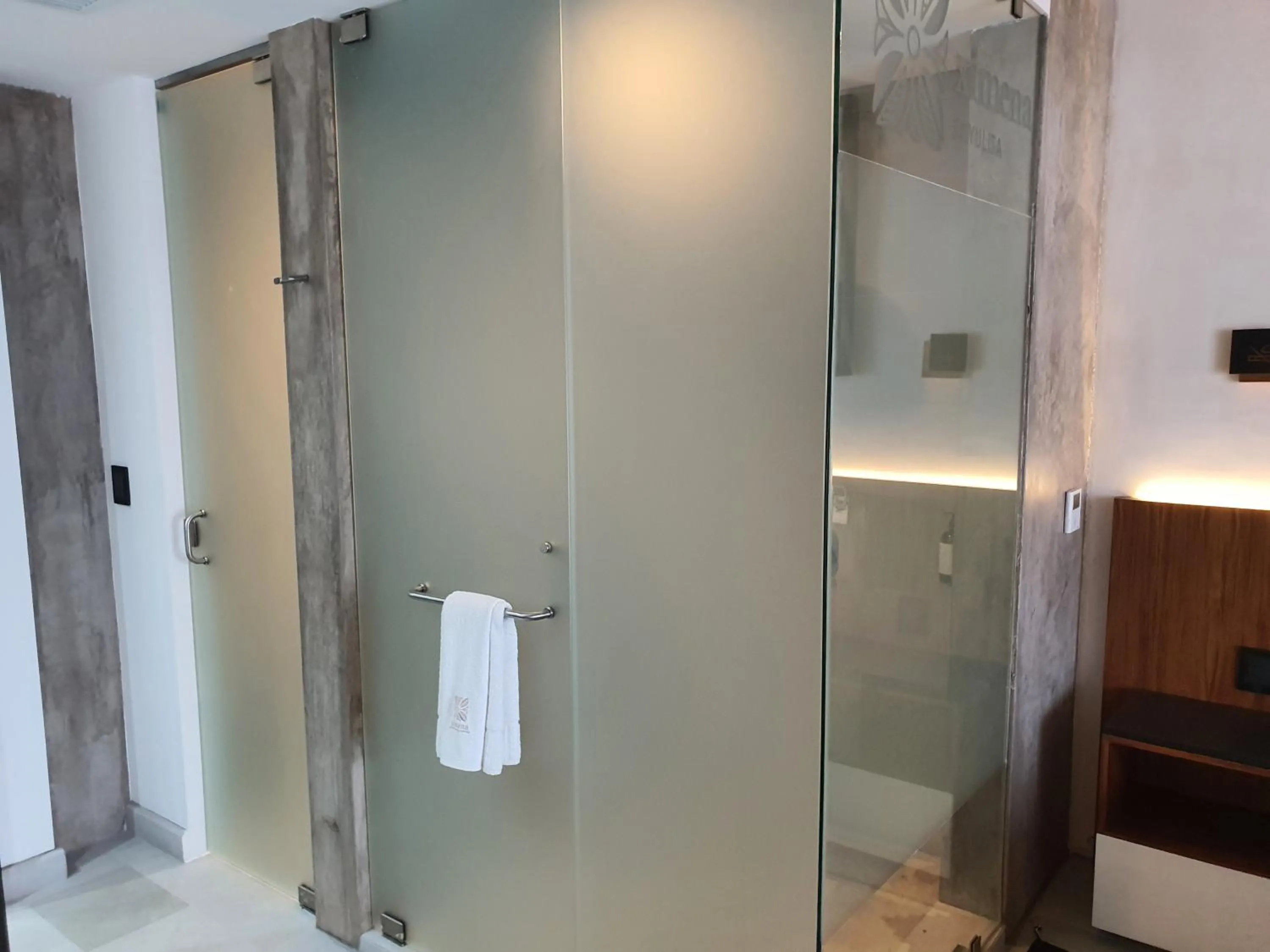 Shower in Ximena Hotel Boutique