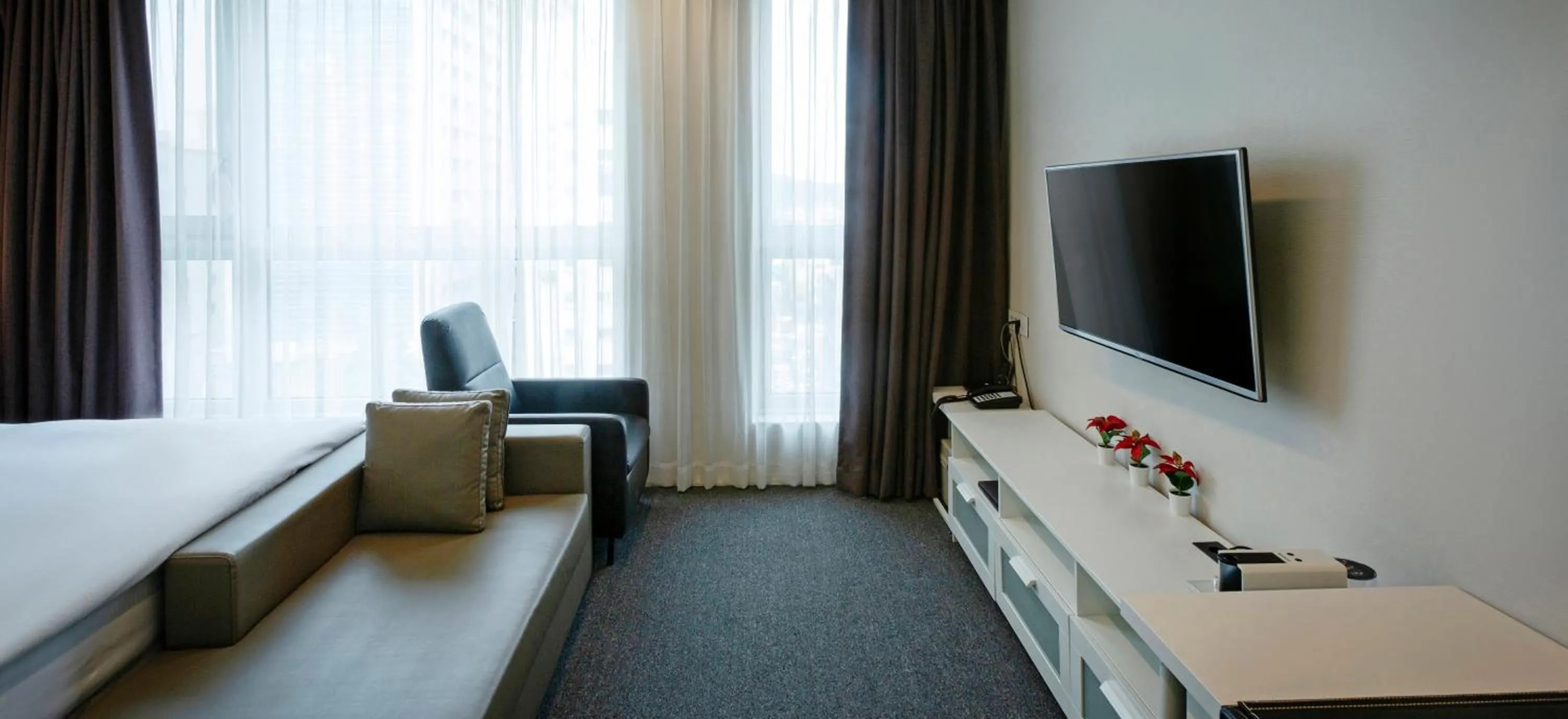 hair dresser, Bed in Grand City Hotel Changwon