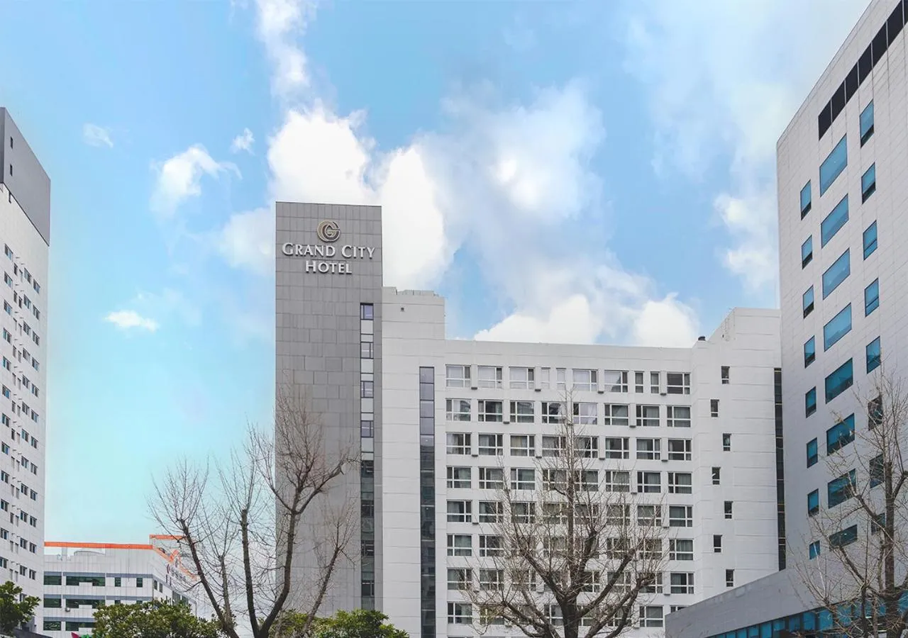 Property building in Grand City Hotel Changwon