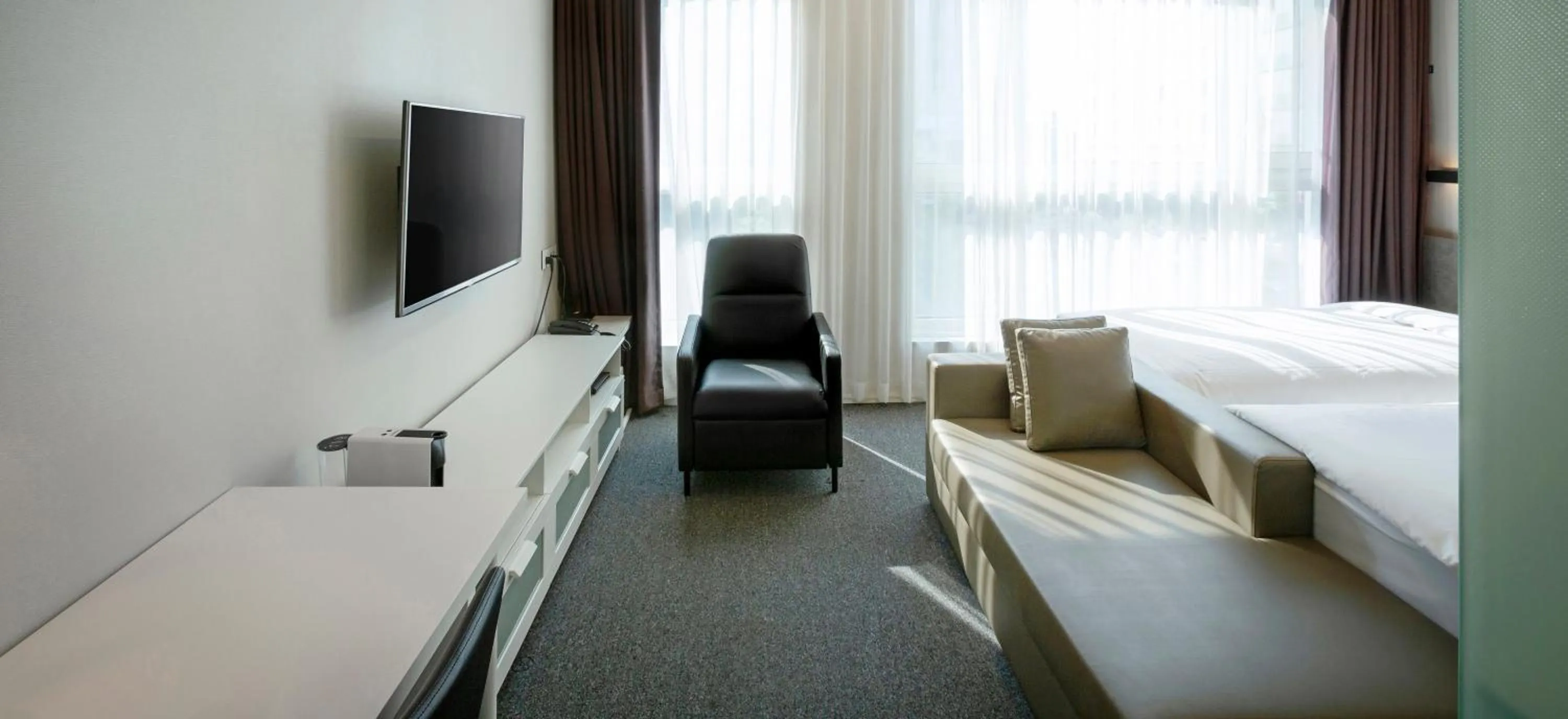 TV and multimedia, Bed in Grand City Hotel Changwon