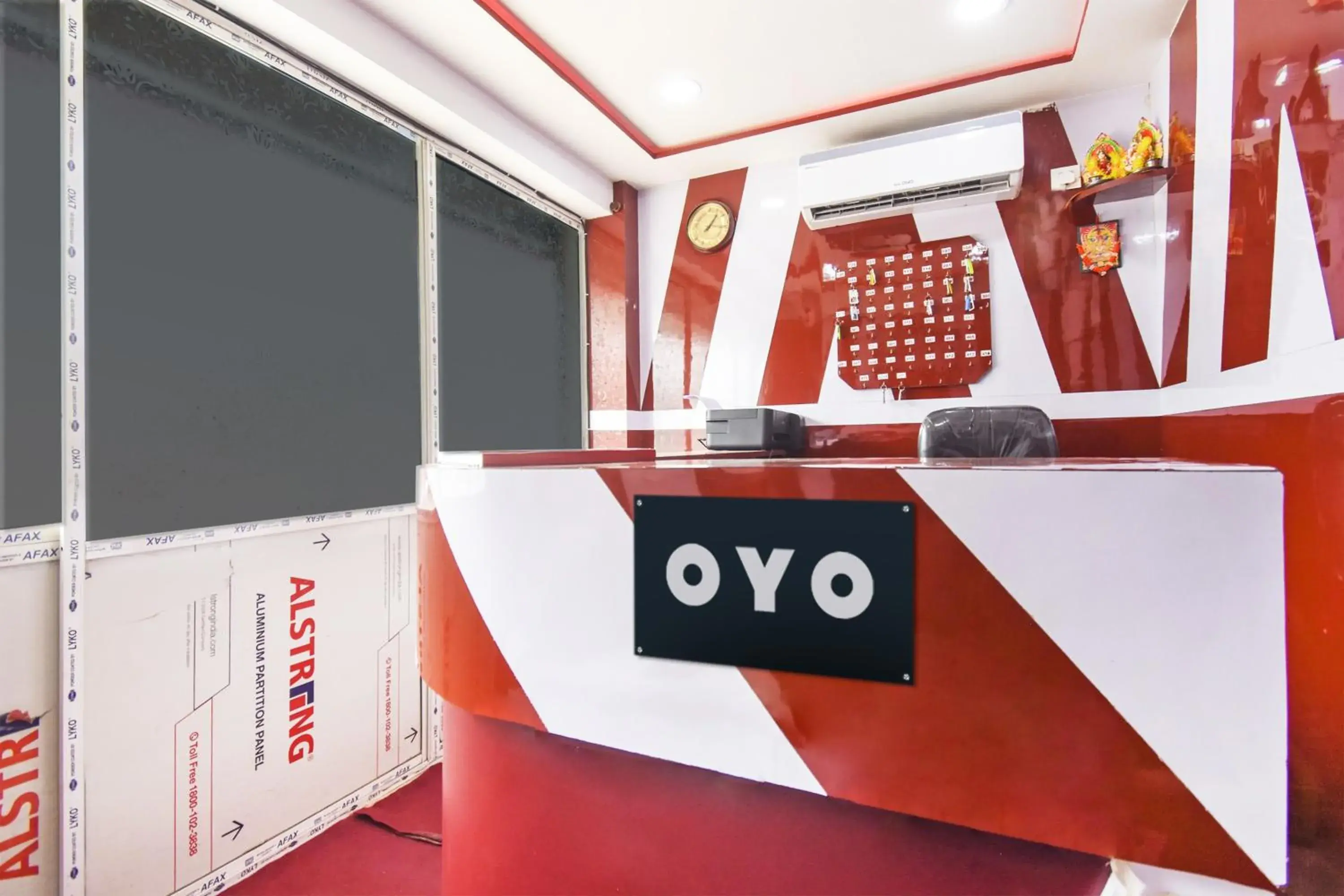 Lobby or reception in Super Hotel O Red Stone Near Netaji Subhash Chandra Bose International Airport Lobby or reception in Super Hotel O Red Stone Near Netaji Subhash Chandra Bose International Airport