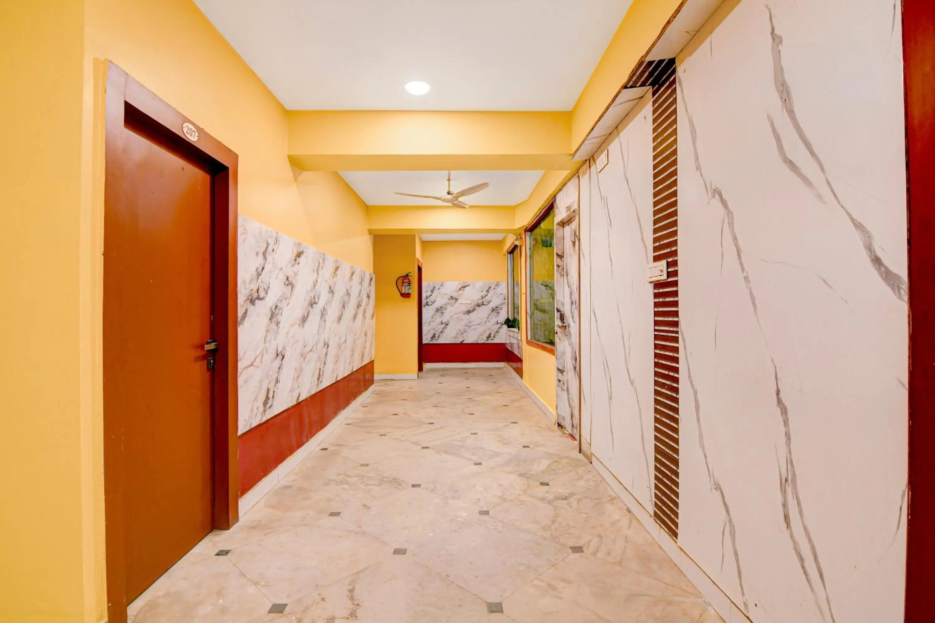 Lobby or reception in Super Collection O NSCB Airport Kolkata Formerly Red Stone