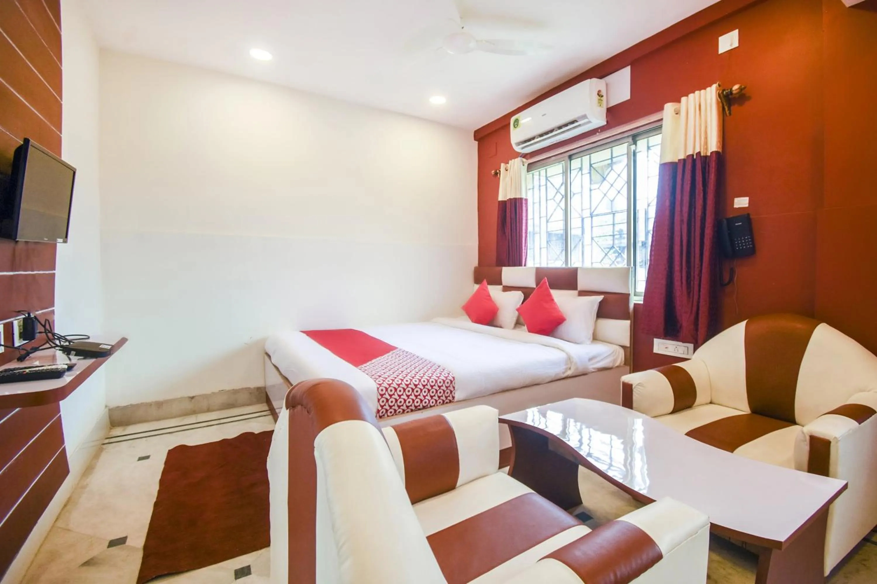 Bedroom, Bed in Super Hotel O Red Stone Near Netaji Subhash Chandra Bose International Airport