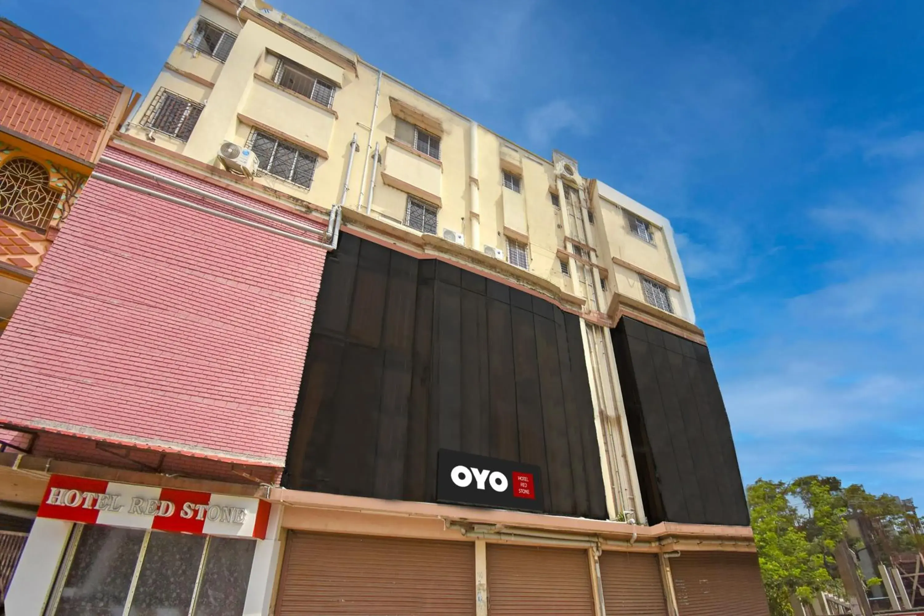 Facade/entrance in Super Hotel O Red Stone Near Netaji Subhash Chandra Bose International Airport Facade/entrance in Super Hotel O Red Stone Near Netaji Subhash Chandra Bose International Airport