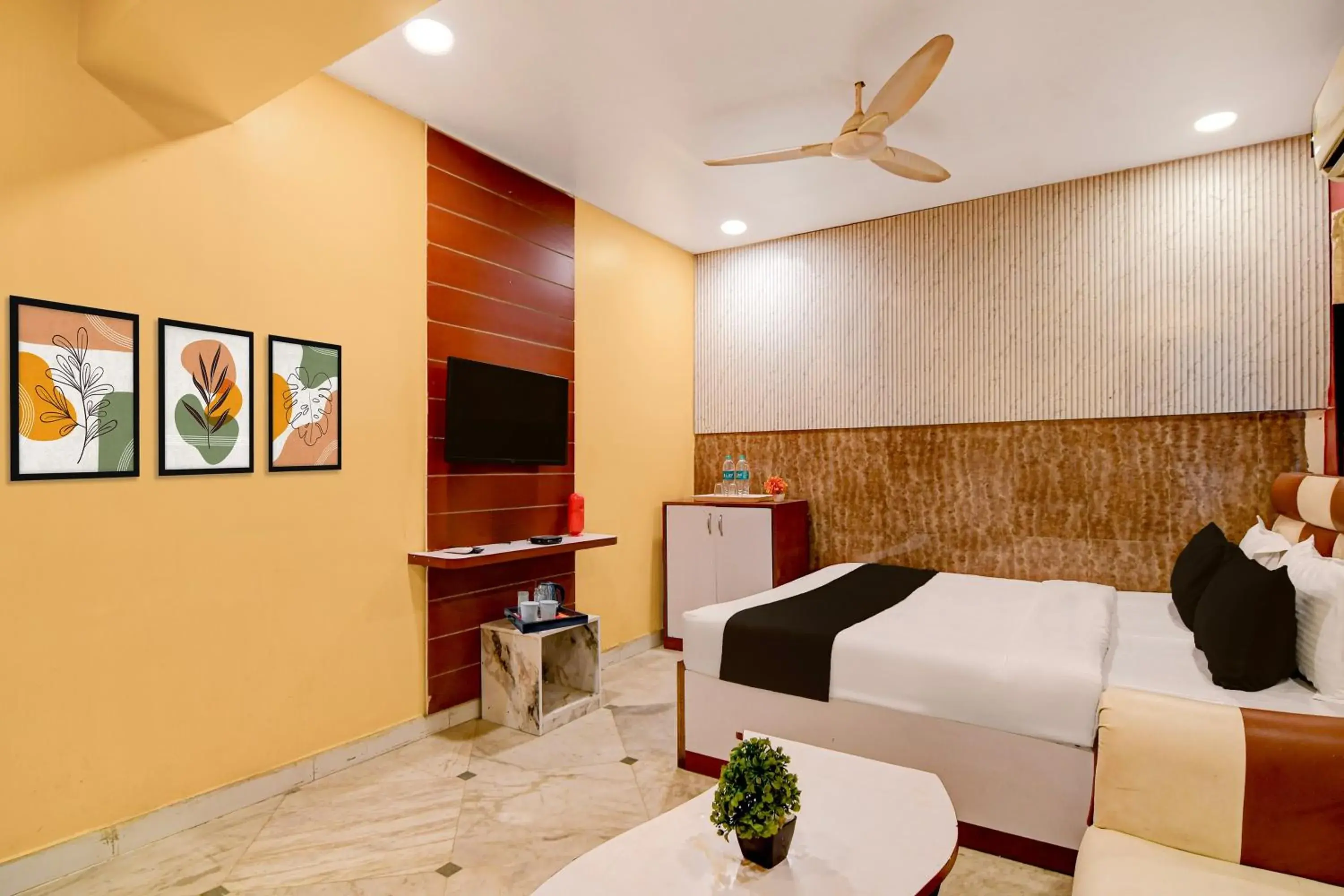 Bedroom, Bed in Super Collection O NSCB Airport Kolkata Formerly Red Stone Bedroom, Bed in Super Collection O NSCB Airport Kolkata Formerly Red Stone