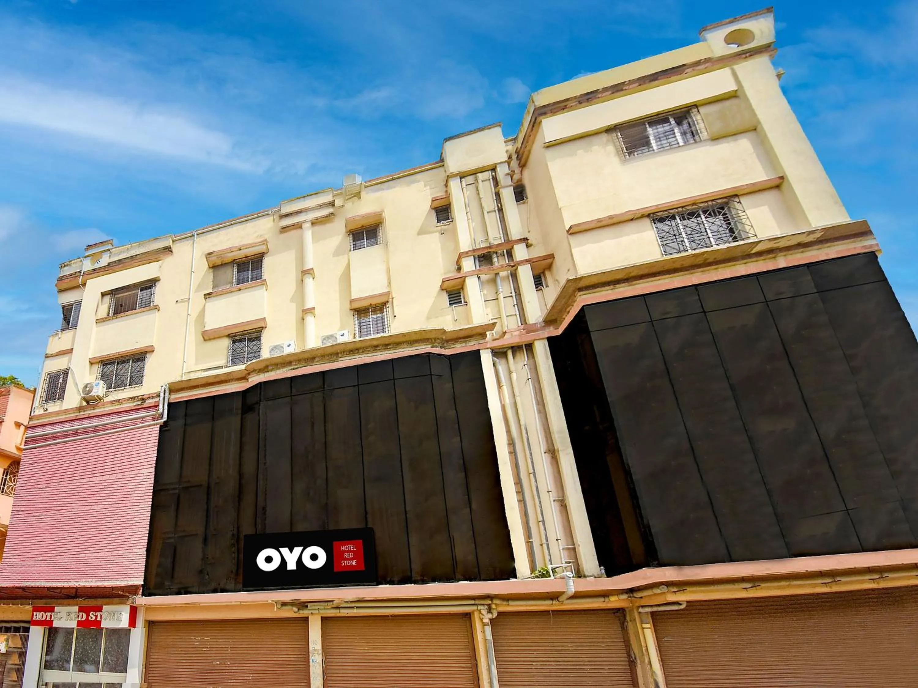 Facade/entrance in Super Hotel O Red Stone Near Netaji Subhash Chandra Bose International Airport
