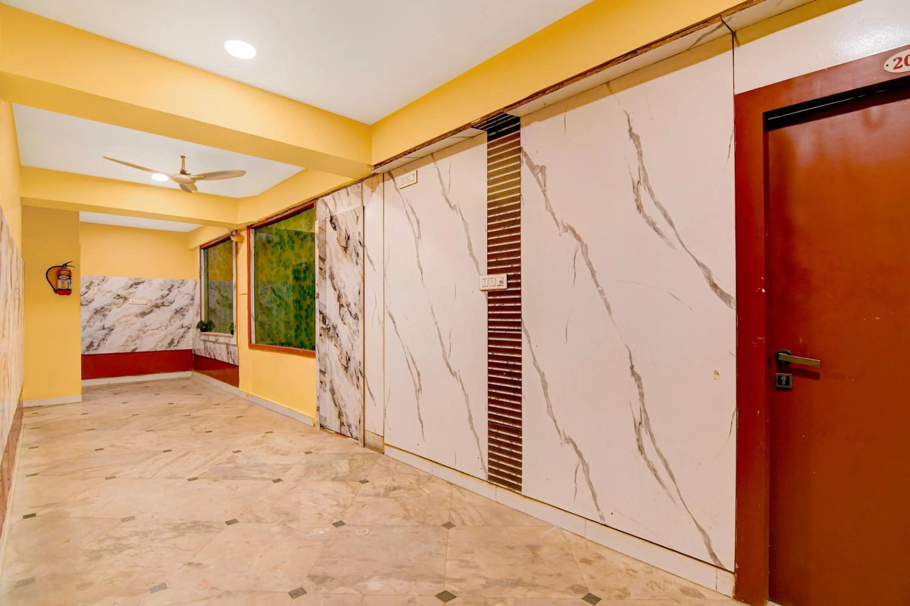 Lobby or reception in Super Collection O NSCB Airport Kolkata Formerly Red Stone