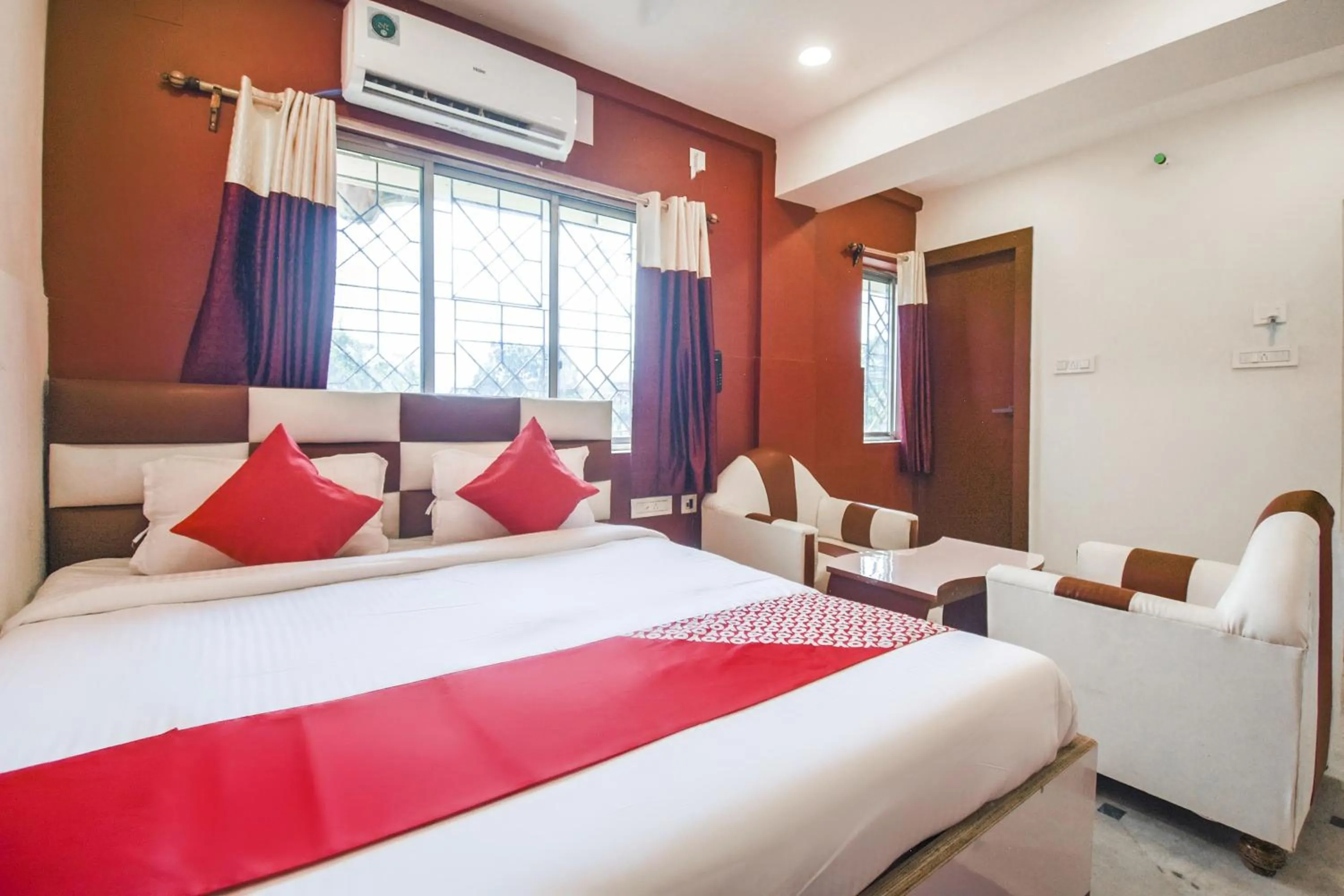 Bedroom, Bed in Super Hotel O Red Stone Near Netaji Subhash Chandra Bose International Airport