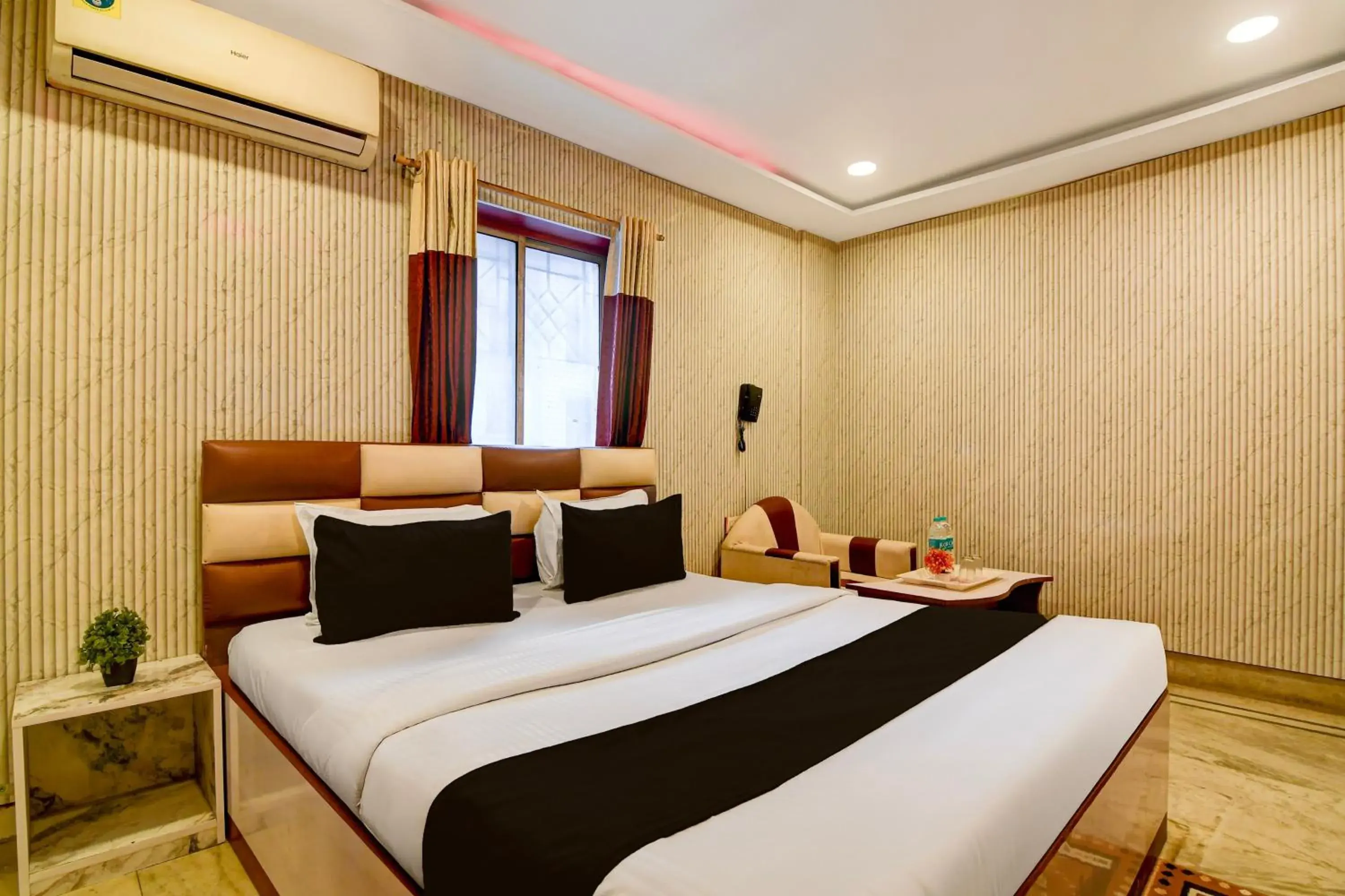 Bedroom, Bed in Super Collection O NSCB Airport Kolkata Formerly Red Stone Bedroom, Bed in Super Collection O NSCB Airport Kolkata Formerly Red Stone