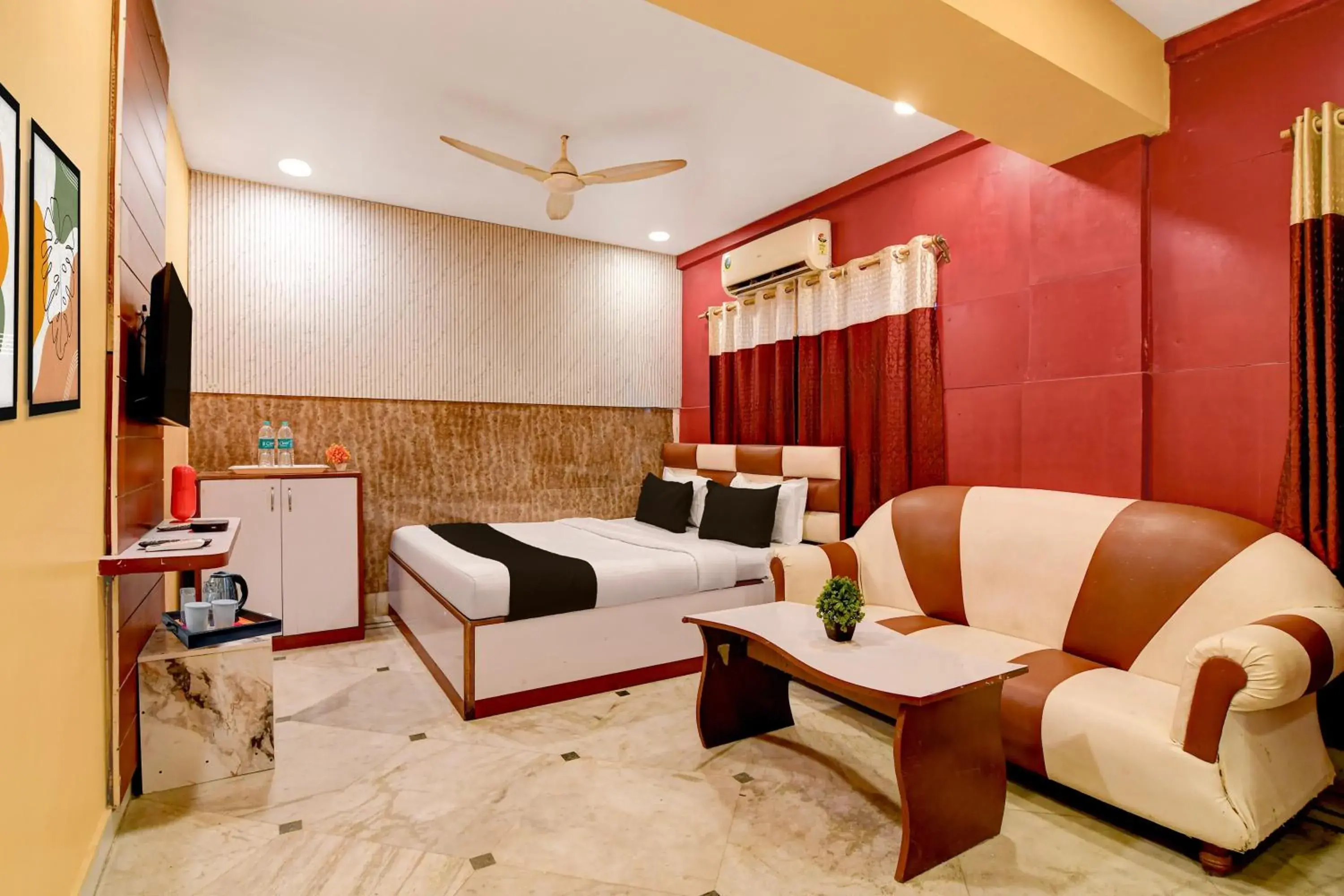 Bedroom in Super Collection O NSCB Airport Kolkata Formerly Red Stone Bedroom in Super Collection O NSCB Airport Kolkata Formerly Red Stone