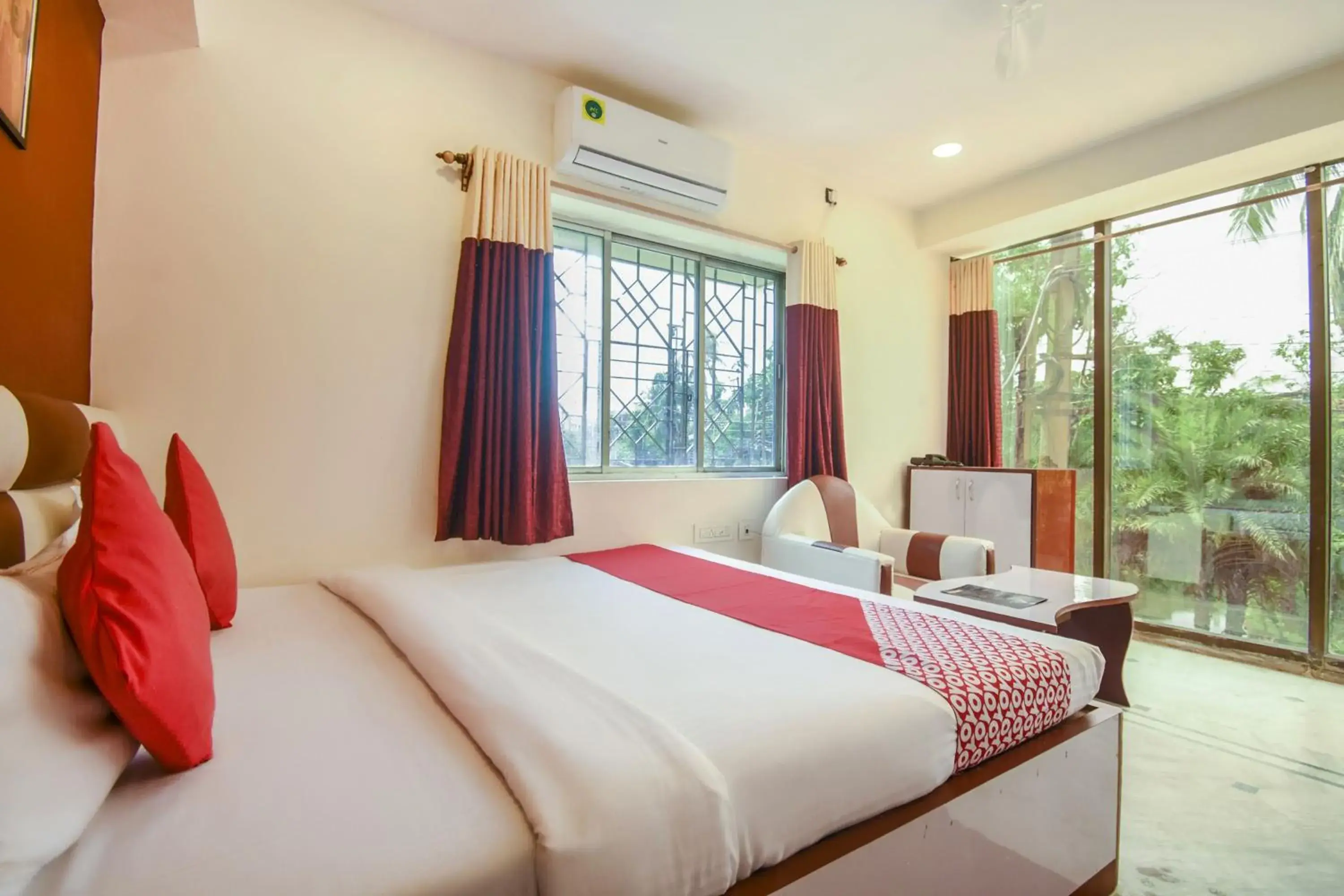 Bedroom, Bed in Super Hotel O Red Stone Near Netaji Subhash Chandra Bose International Airport Bedroom, Bed in Super Hotel O Red Stone Near Netaji Subhash Chandra Bose International Airport