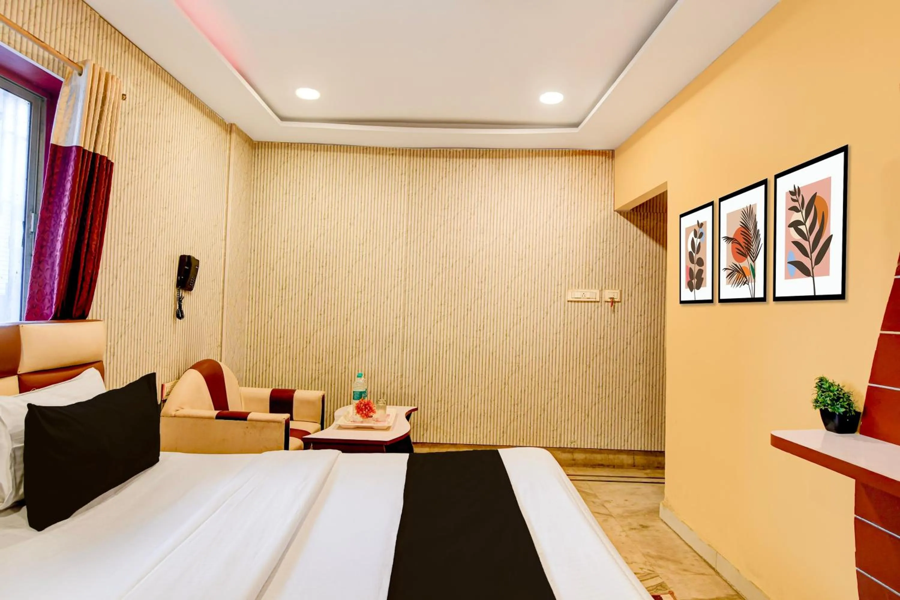 Bedroom, Bed in Super Collection O NSCB Airport Kolkata Formerly Red Stone