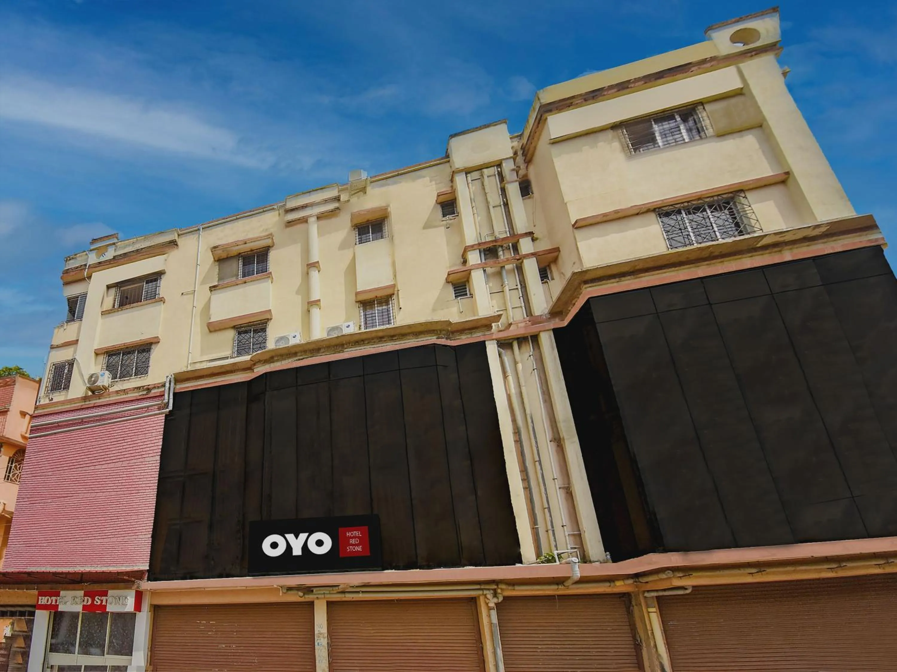 Facade/entrance in Super Hotel O Red Stone Near Netaji Subhash Chandra Bose International Airport